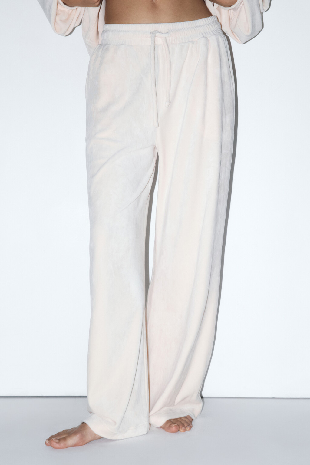 Брюки домашние с бархатной фактурой - цвет ванильный - 2