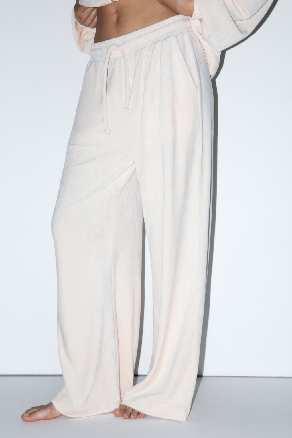 Брюки домашние с бархатной фактурой - цвет ванильный - 3