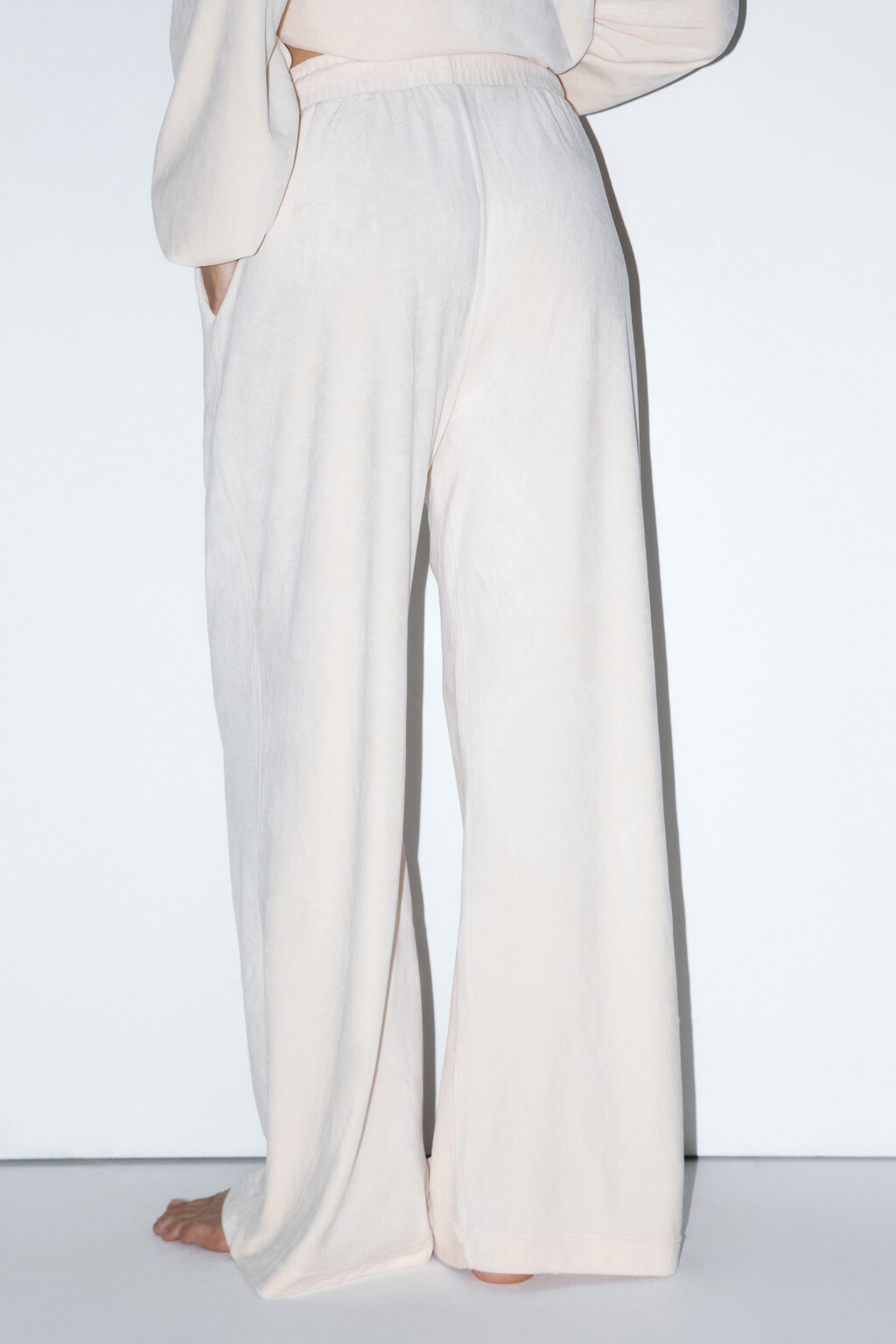 Брюки домашние с бархатной фактурой - цвет ванильный - 4