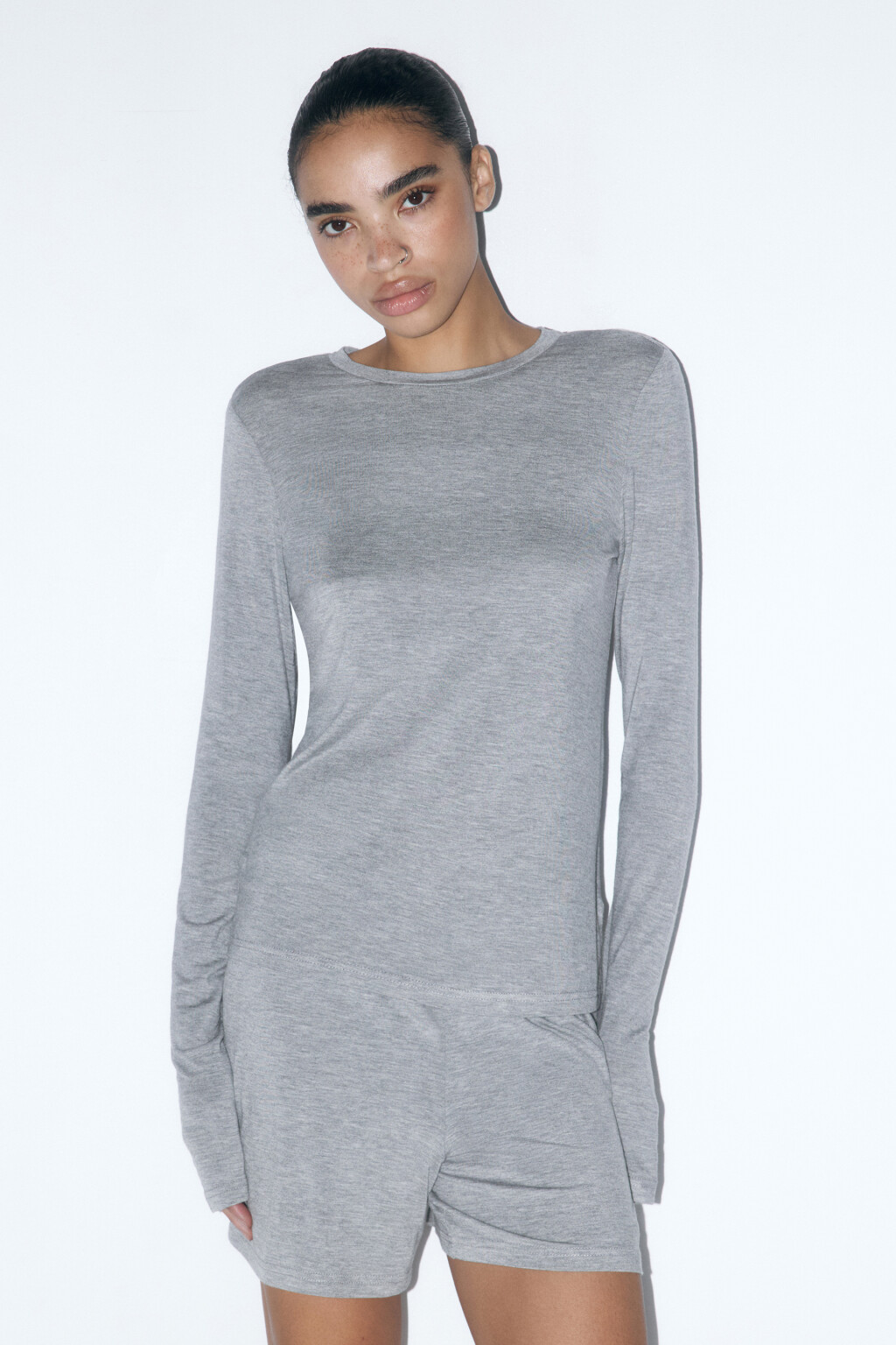 Лонгслив пижамный из вискозы - цвет серый - 2