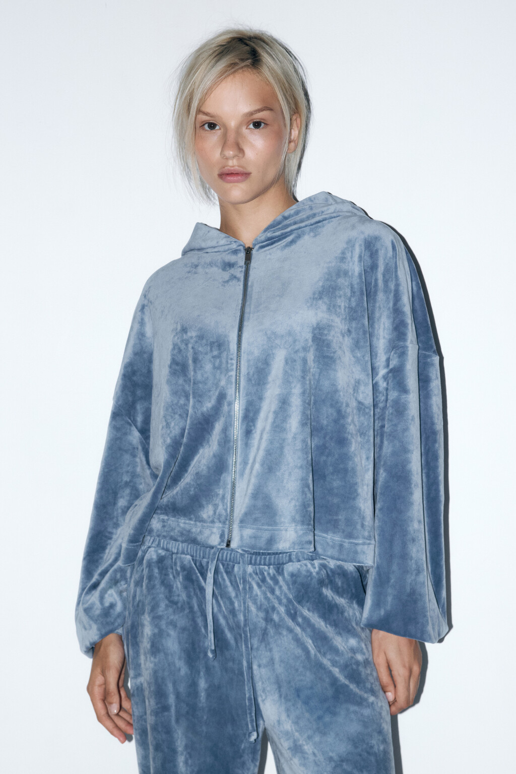 Толстовка домашняя с бархатной фактурой - цвет голубой - 2