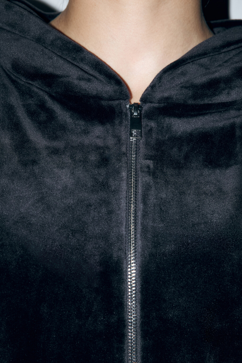 Толстовка домашняя с бархатной фактурой - цвет черный - 6