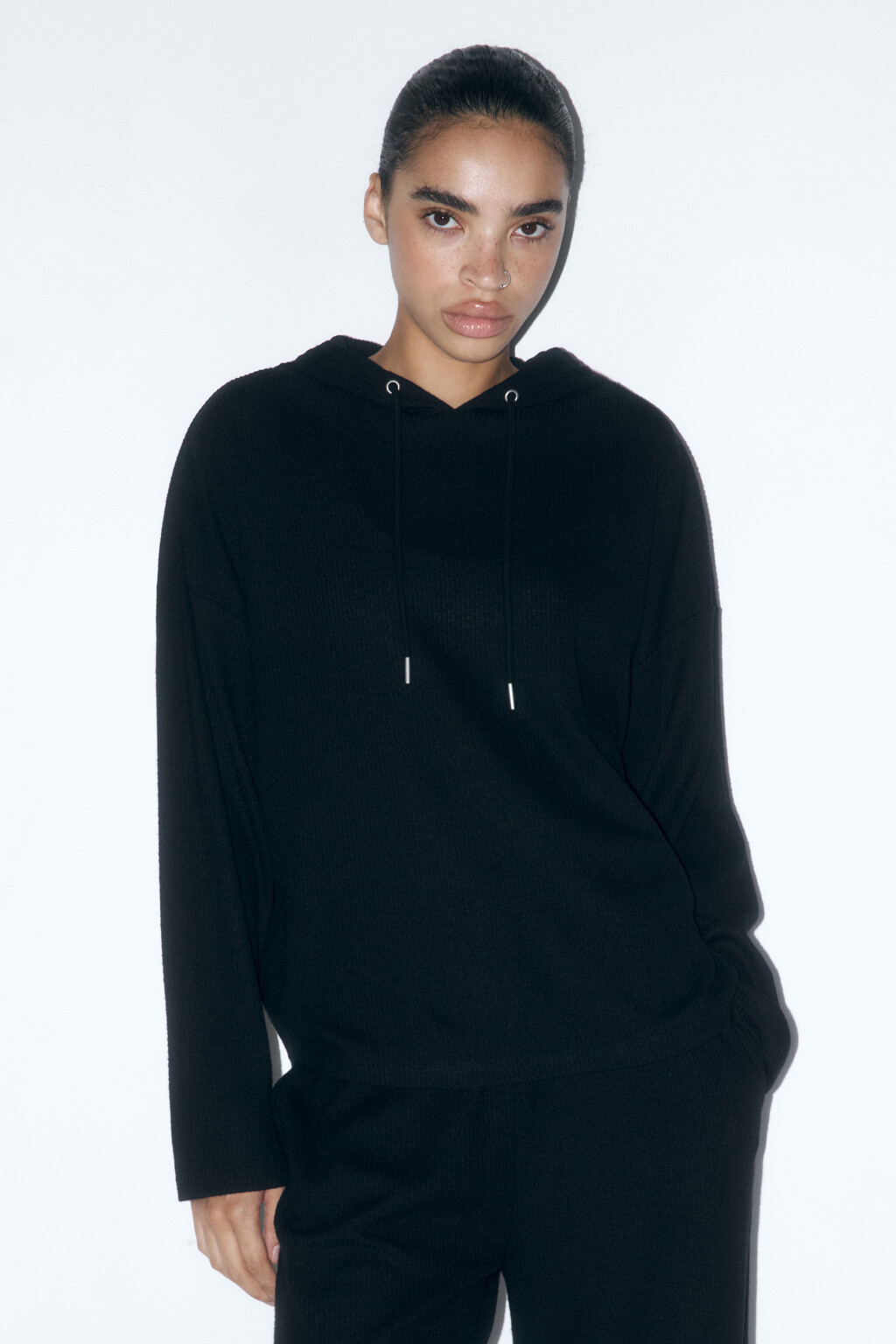 Толстовка домашняя в рубчик с капюшоном - цвет черный - 3