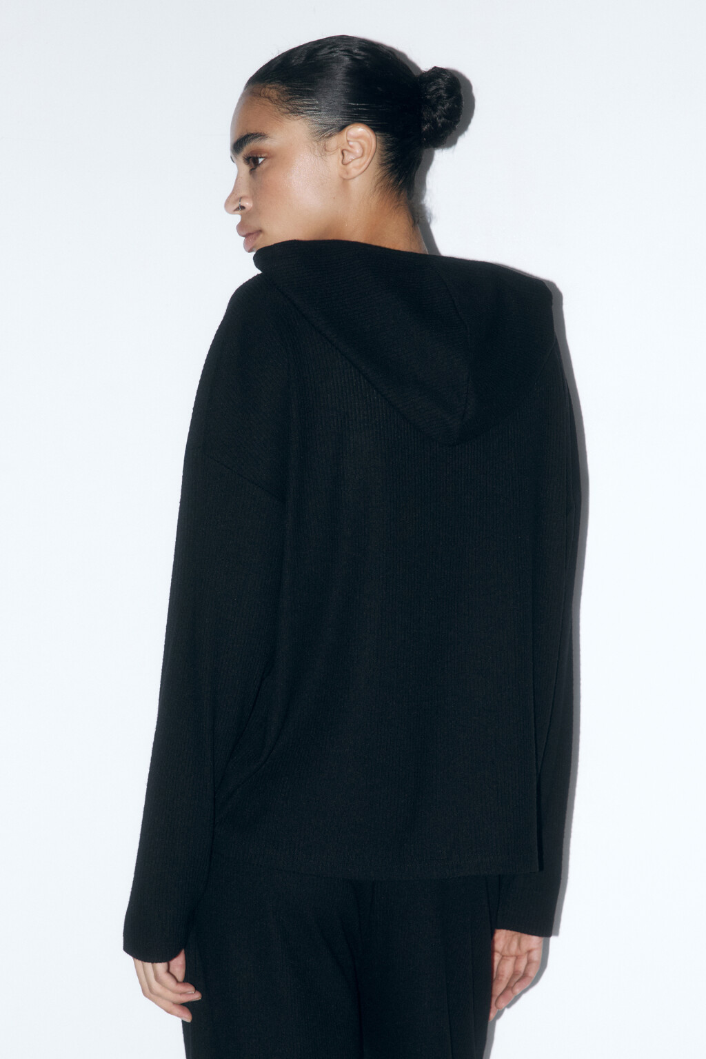 Толстовка домашняя в рубчик с капюшоном - цвет черный - 5