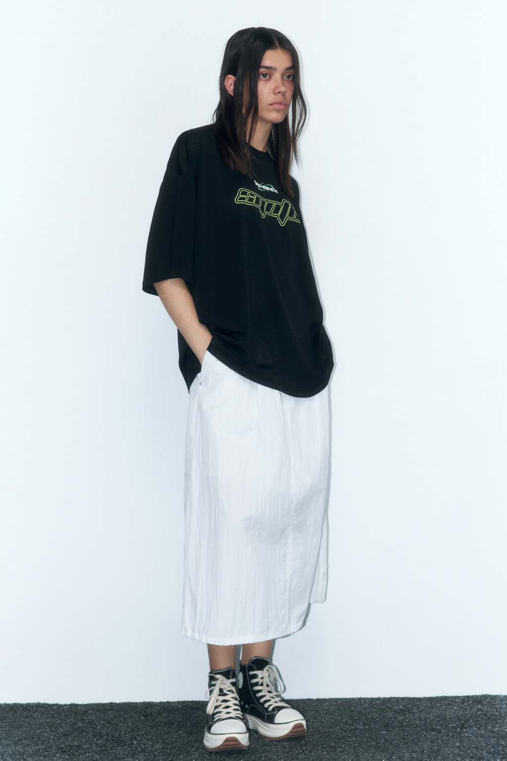 Футболка oversize спортивная из сетки с принтом - цвет черный - 2