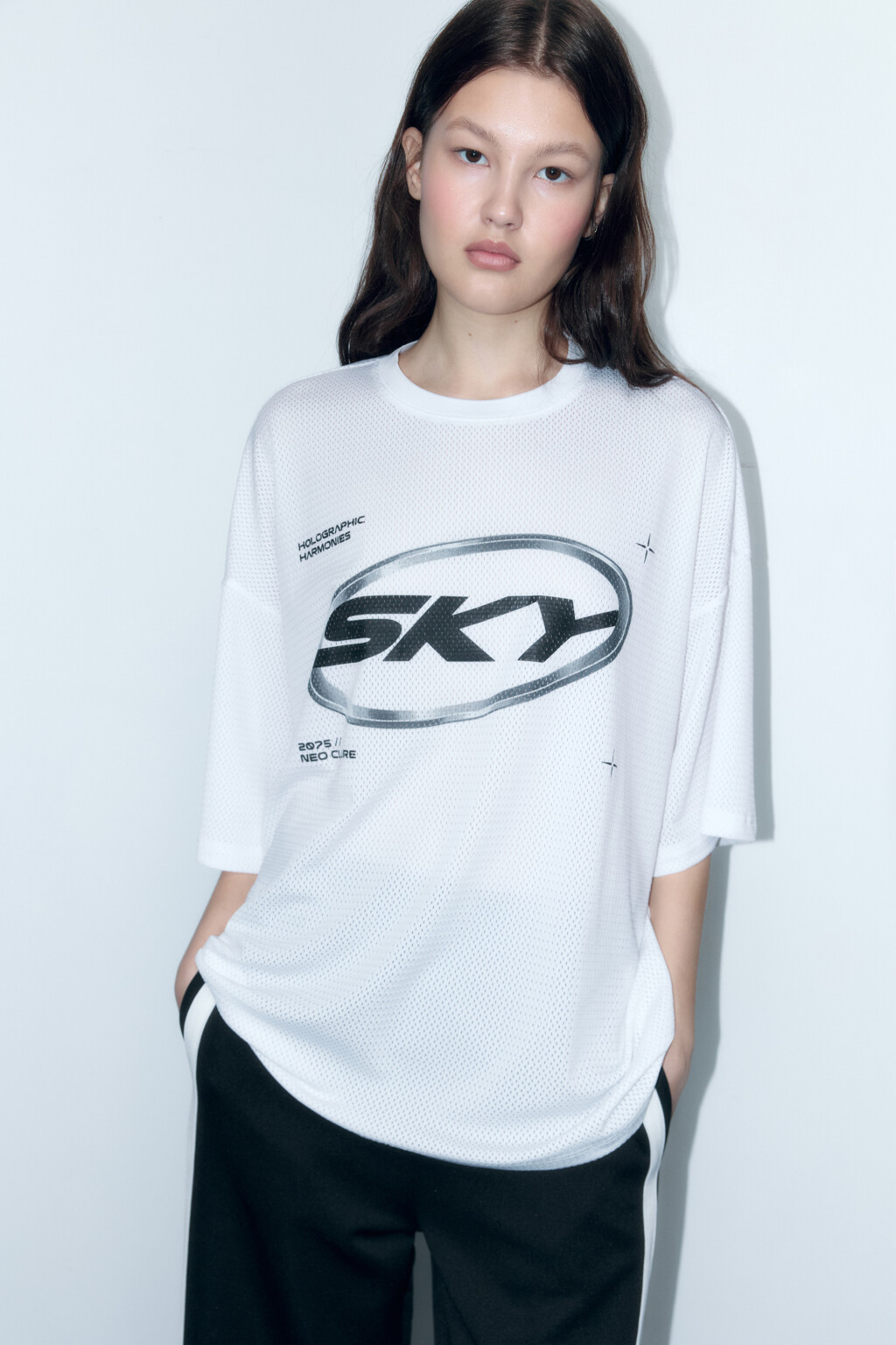 Футболка oversize спортивная из сетки с принтом - цвет белый - 1