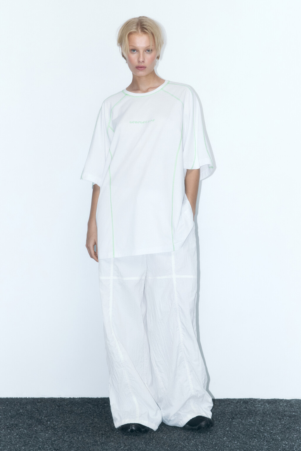 Футболка oversize с контрастными швами и надписью - цвет белый - 6