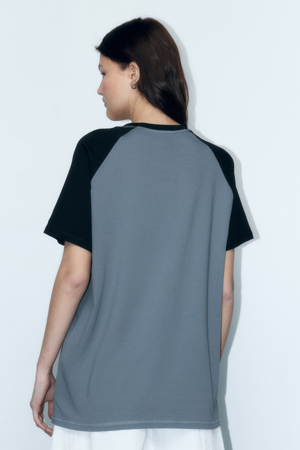 Футболка хлопковая с рукавами-реглан и принтом - цвет серый - 4