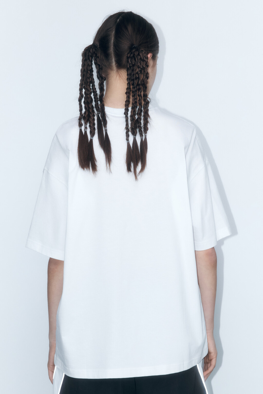 Футболка хлопковая с принтом-абстракцией - цвет белый - 4