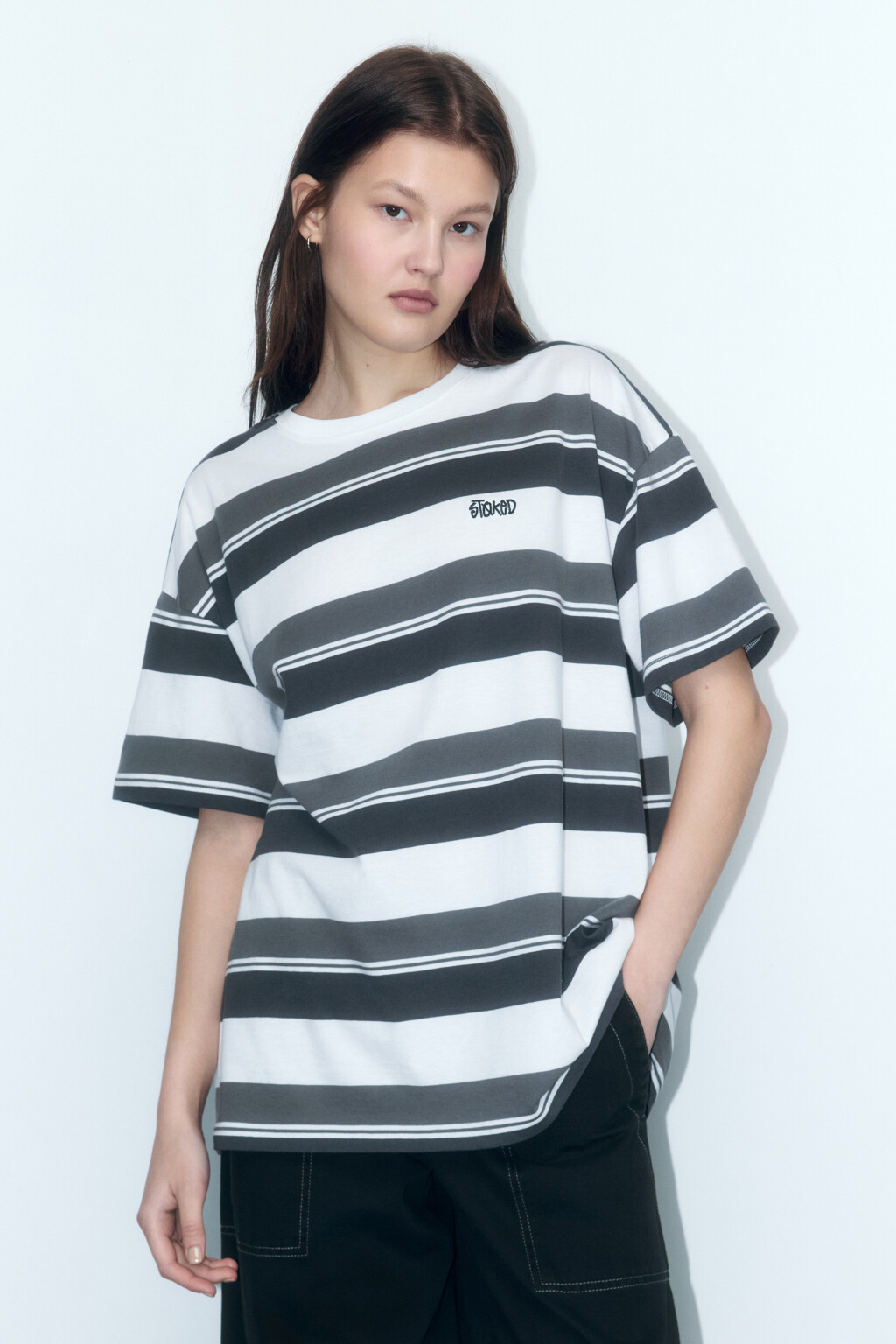 Футболка oversize в полоску с вышивкой на груди - цвет белый - 2