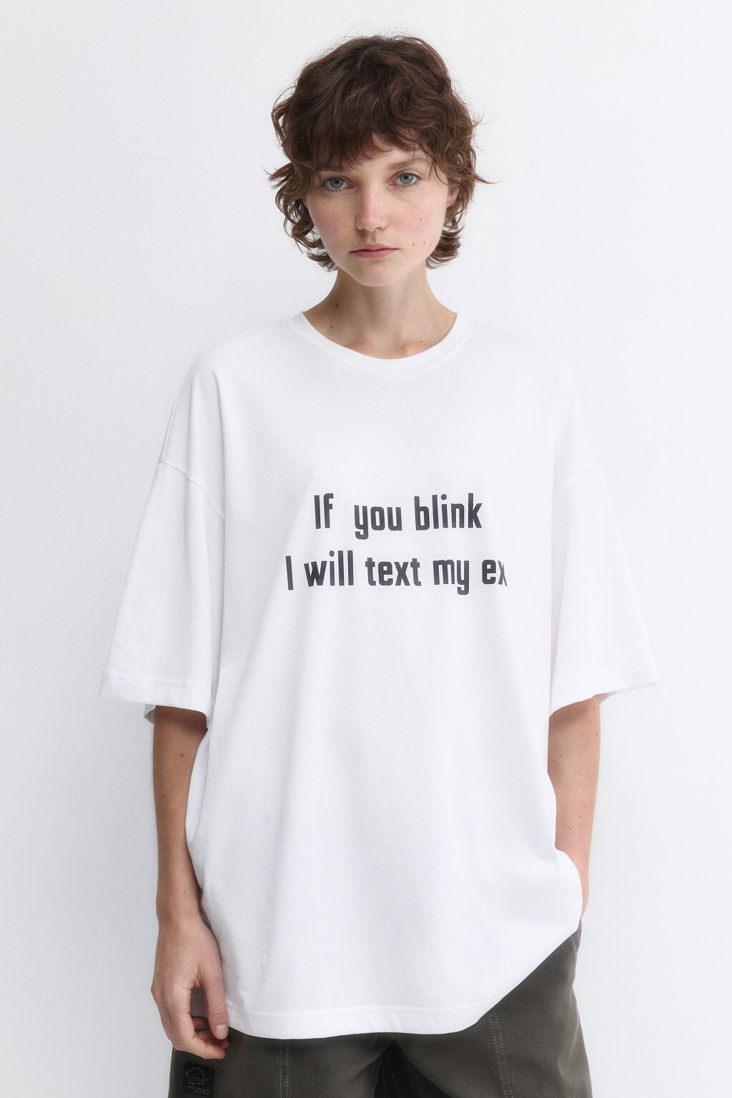 Футболка хлопковая с принтом-надписью - цвет белый - 2