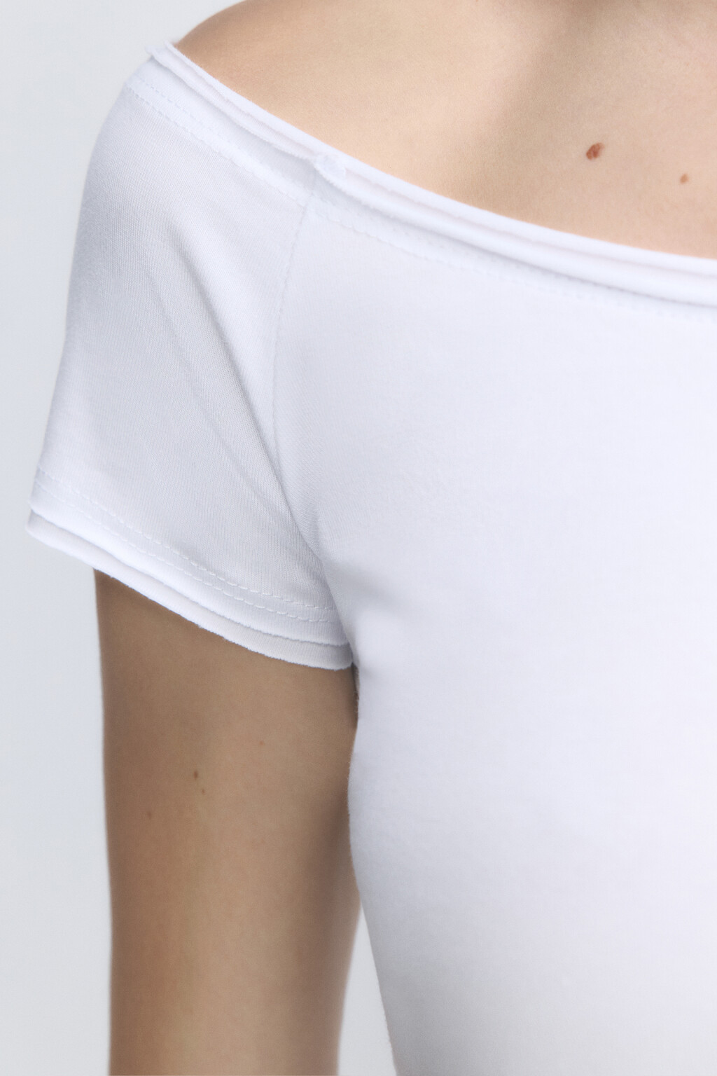 Футболка off-shoulders с имитацией второго слоя - цвет белый - 6