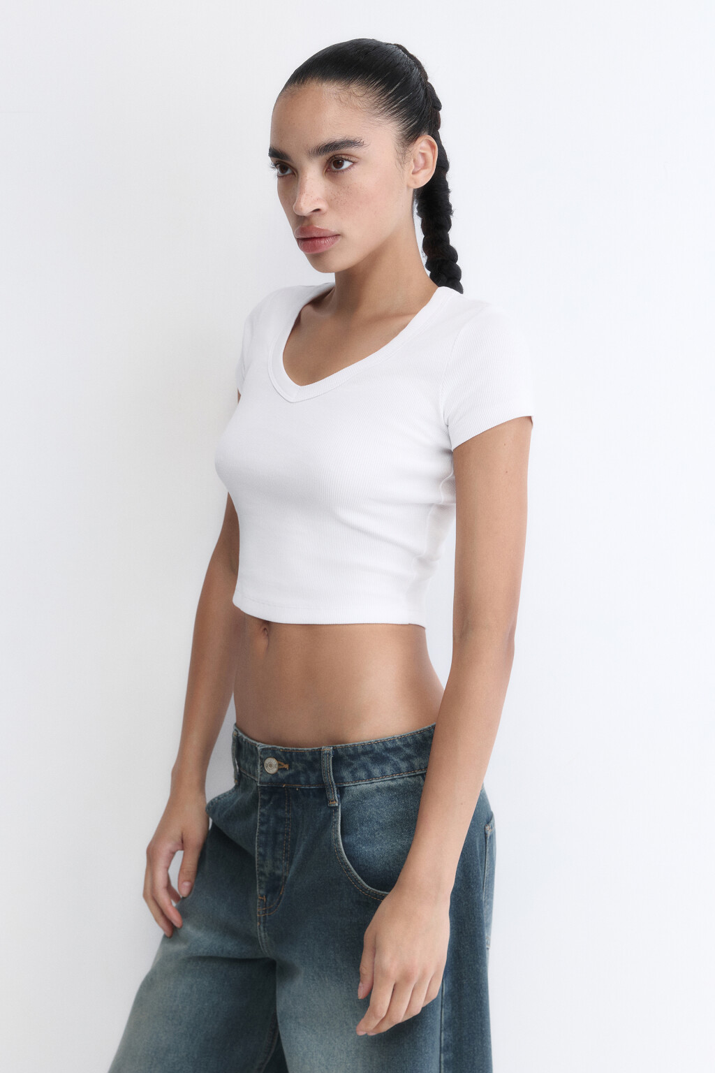 Футболка-топ в рубчик с V-образным вырезом - цвет белый - 3