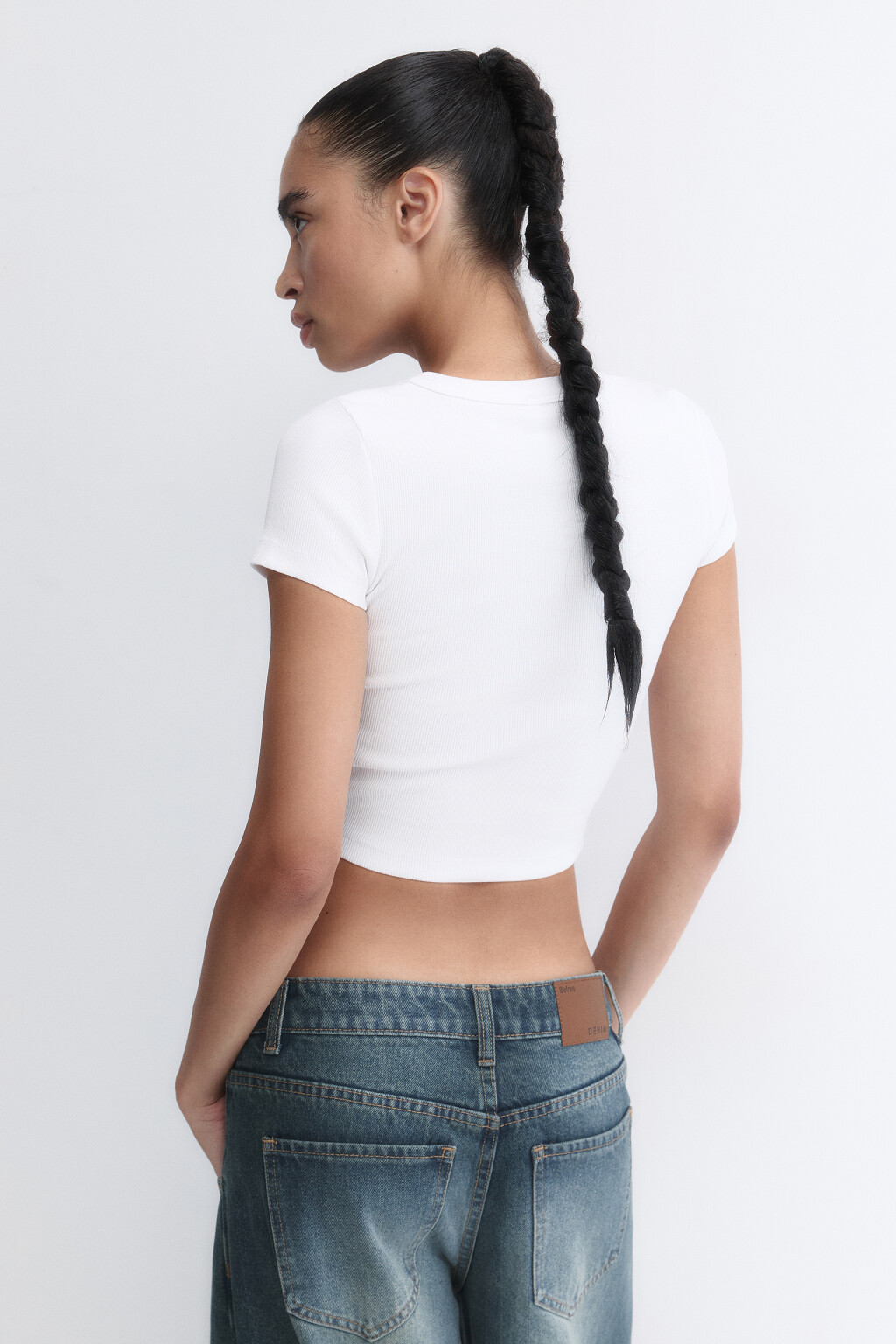 Футболка-топ в рубчик с V-образным вырезом - цвет белый - 4