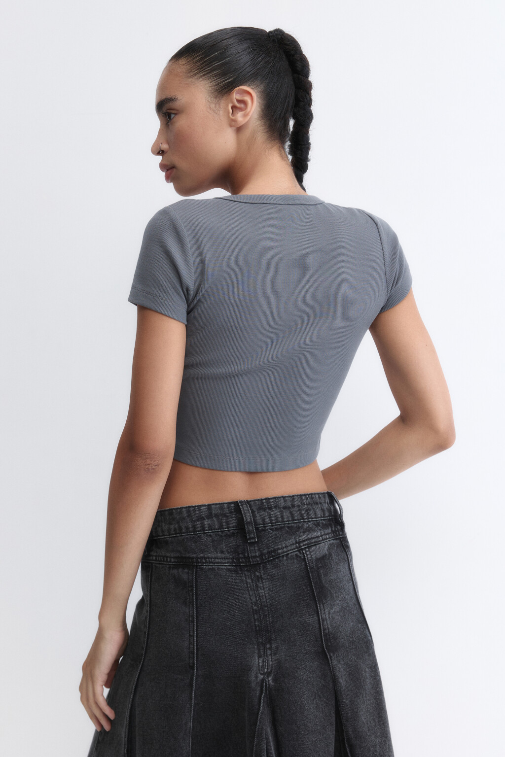 Футболка-топ в рубчик с V-образным вырезом - цвет серый - 4
