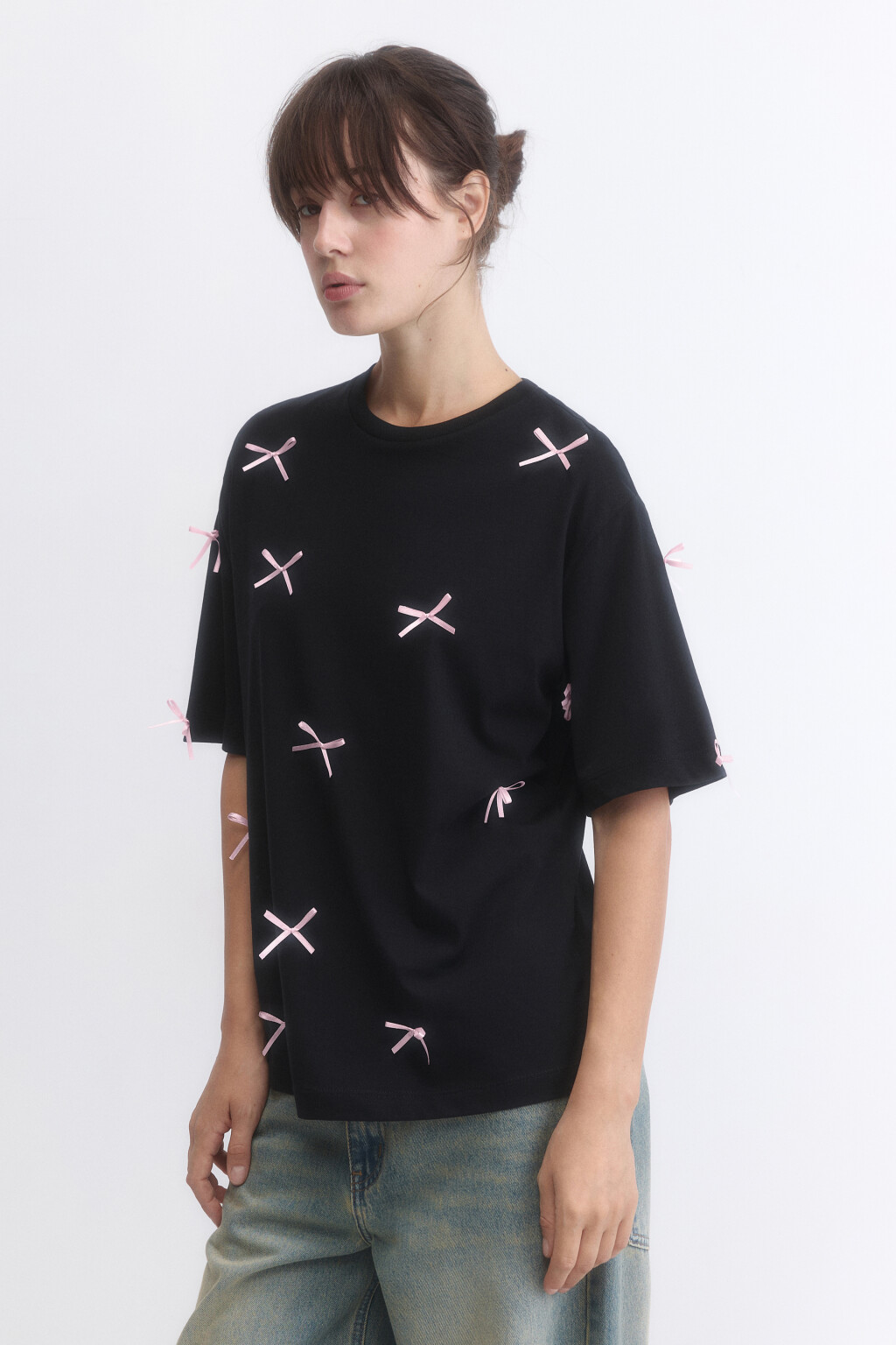 Футболка хлопковая с атласными бантиками - цвет черный - 3