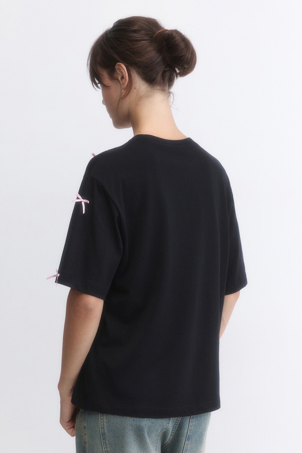 Футболка хлопковая с атласными бантиками - цвет черный - 4