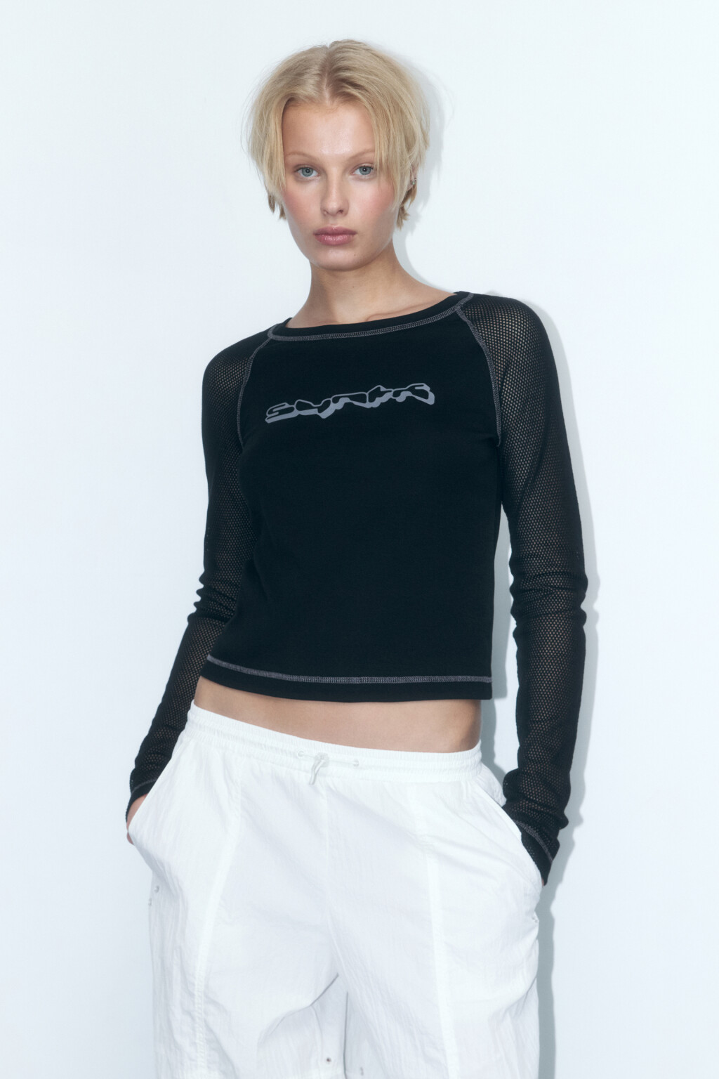 Лонгслив облегающий с сетчатыми рукавами-реглан - цвет черный - 2