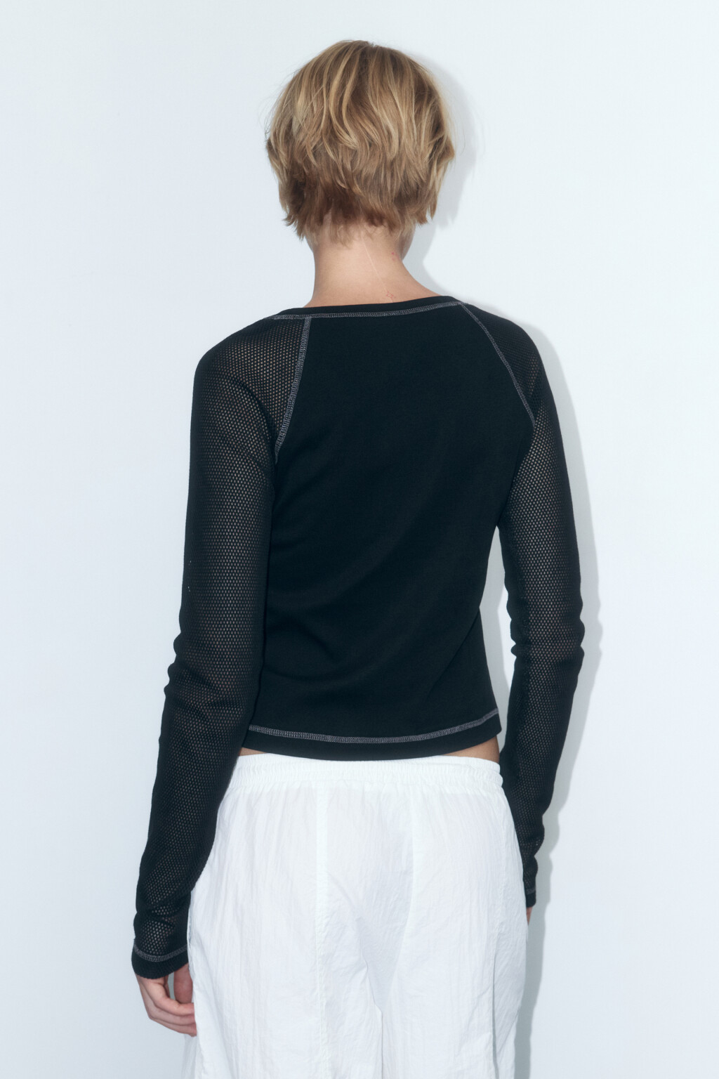 Лонгслив облегающий с сетчатыми рукавами-реглан - цвет черный - 4