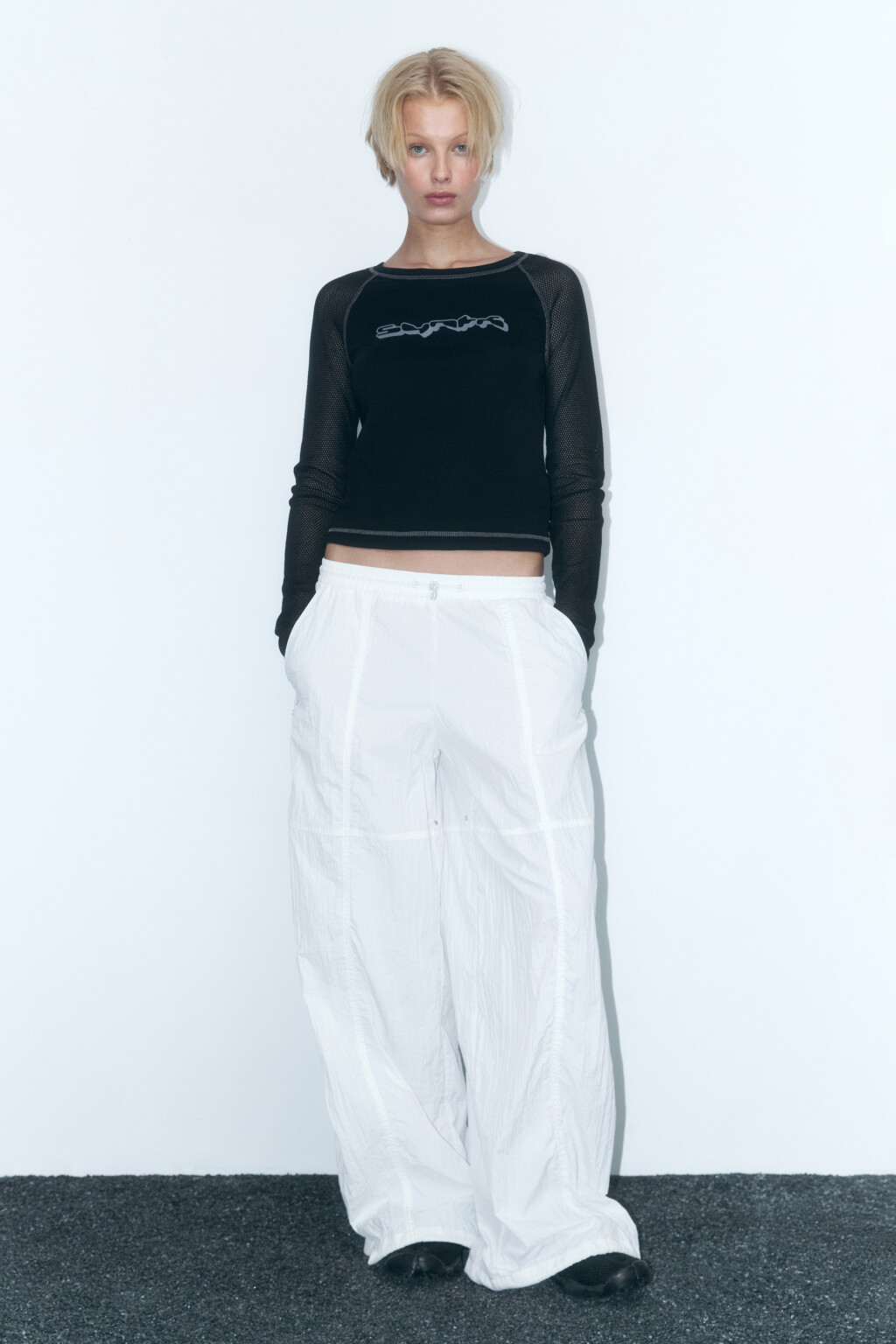 Лонгслив облегающий с сетчатыми рукавами-реглан - цвет черный - 5