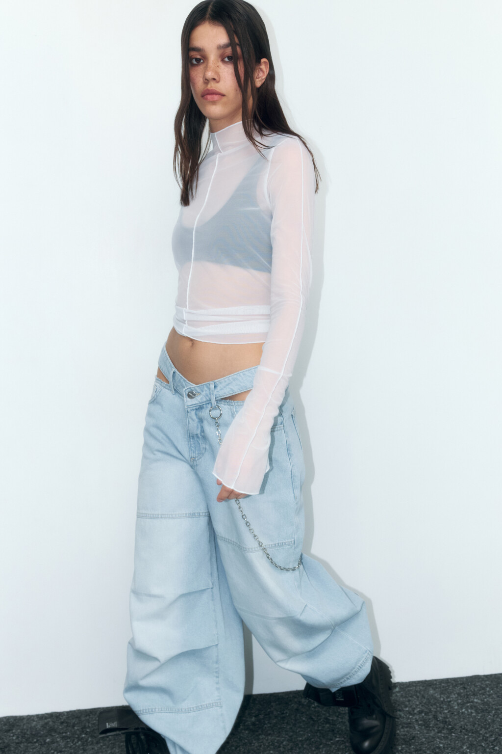 Лонгслив из сетки с расклешенными рукавами - цвет белый - 1