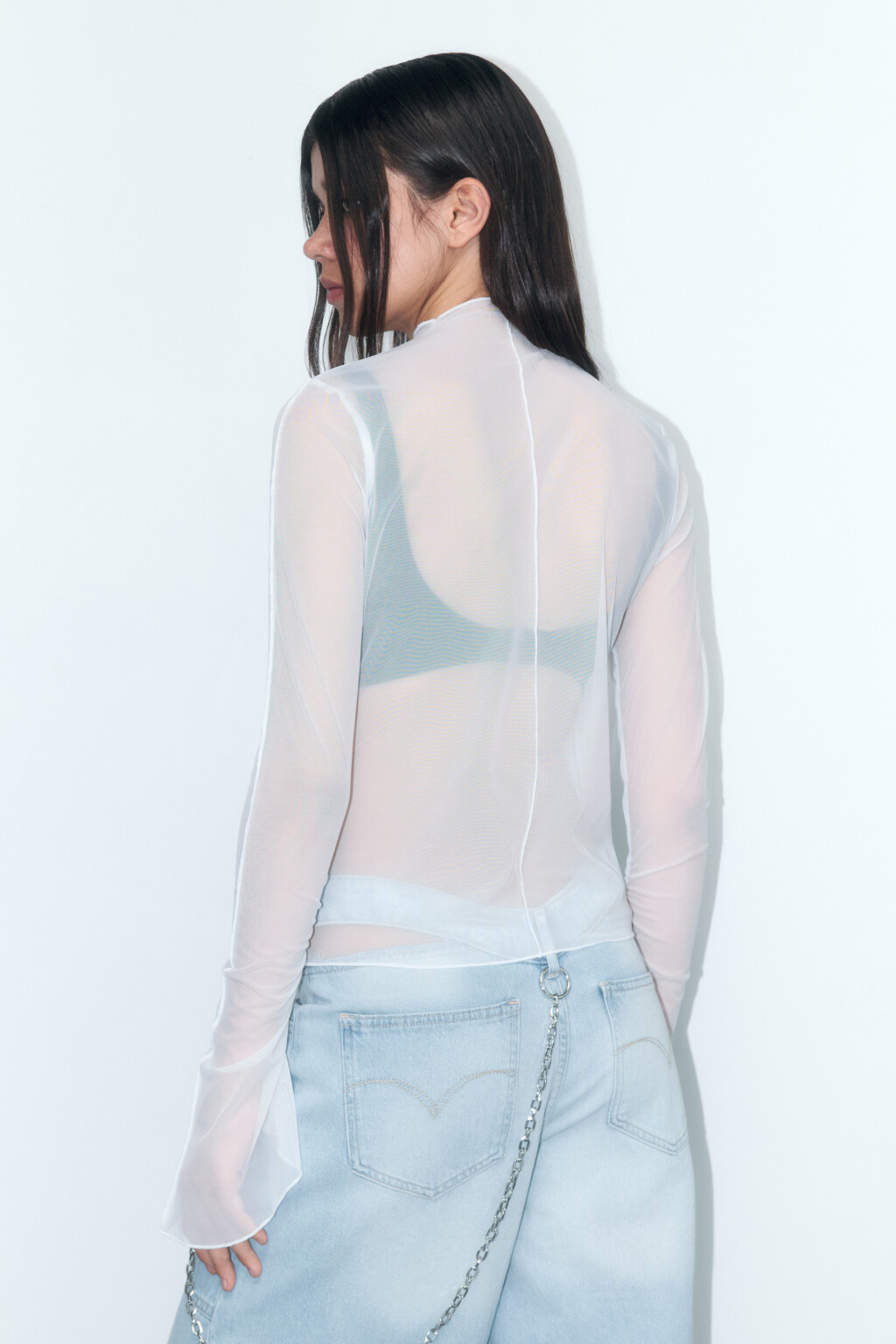 Лонгслив из сетки с расклешенными рукавами - цвет белый - 5