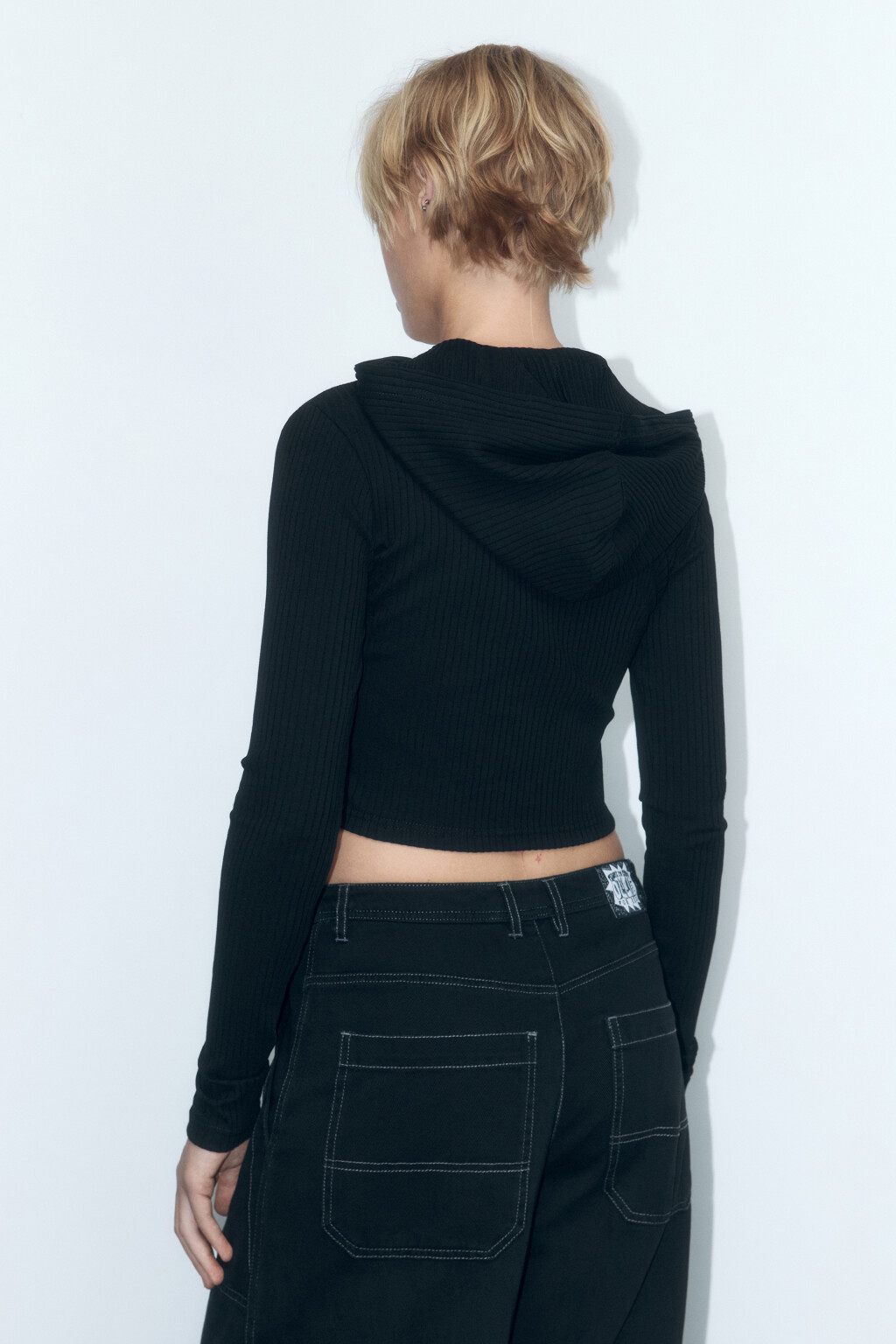 Лонгслив облегающий на молнии с капюшоном - цвет черный - 4