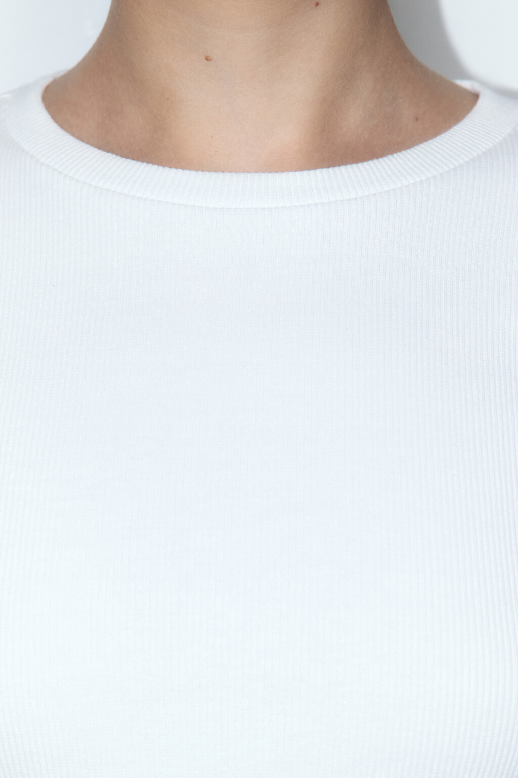 Лонгслив укороченный базовый в рубчик - цвет белый - 5