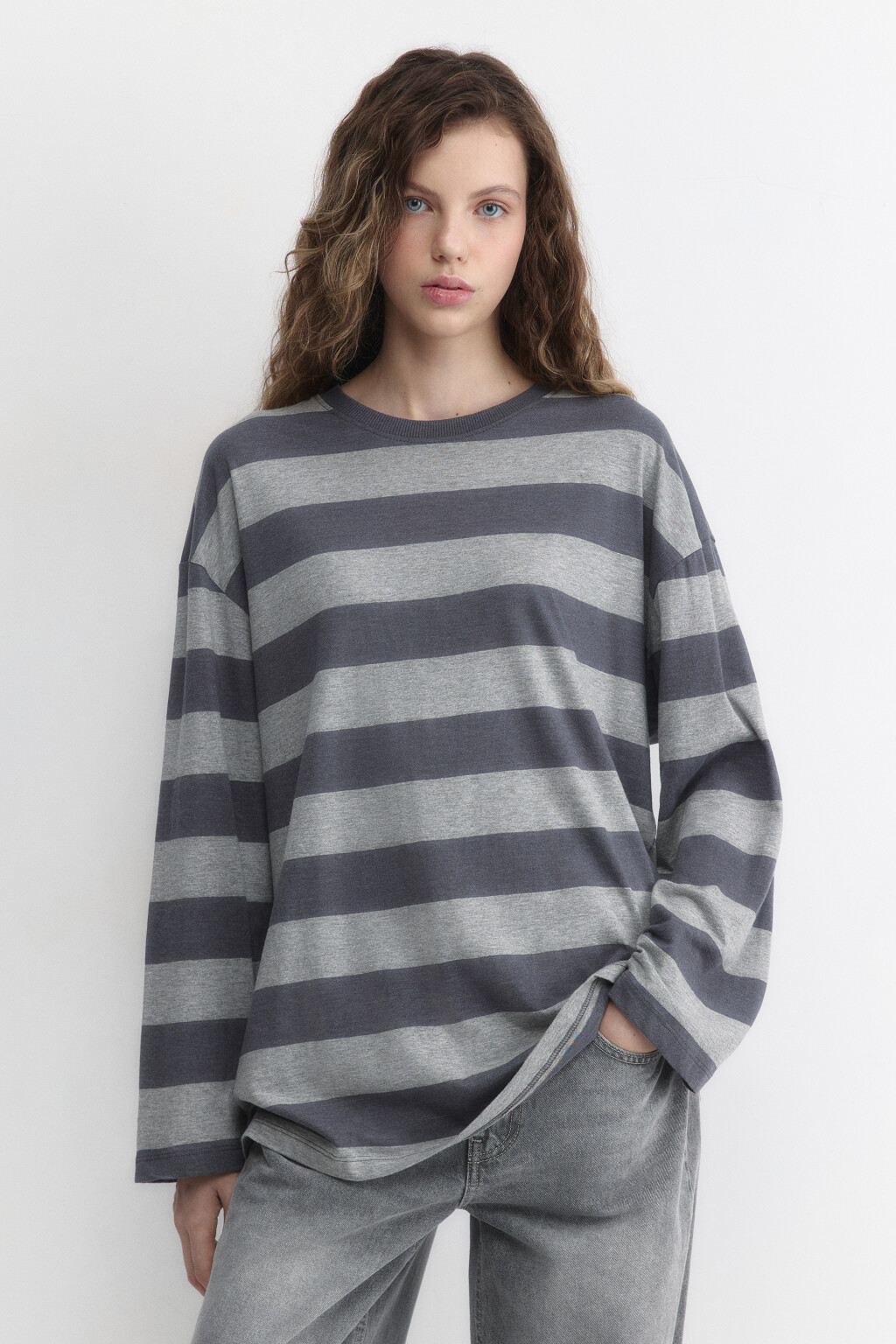 Лонгслив oversize хлопковый в полоску - цвет серый - 2