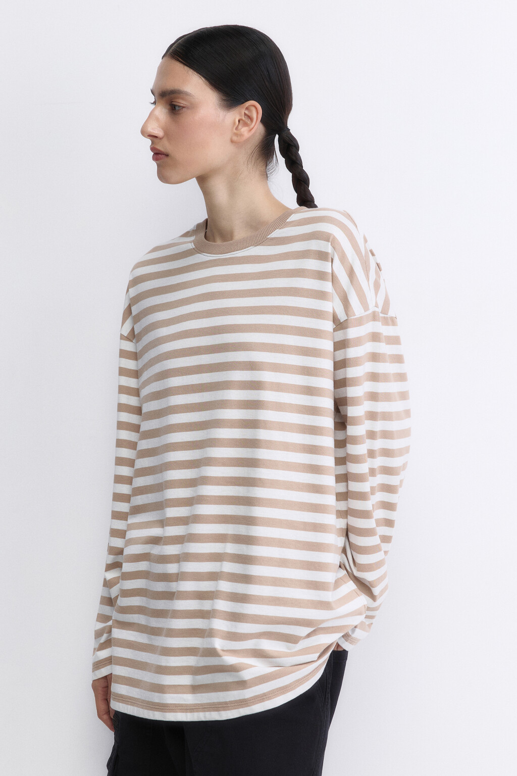 Лонгслив oversize в полоску с надписью на спине - цвет бежевый - 3