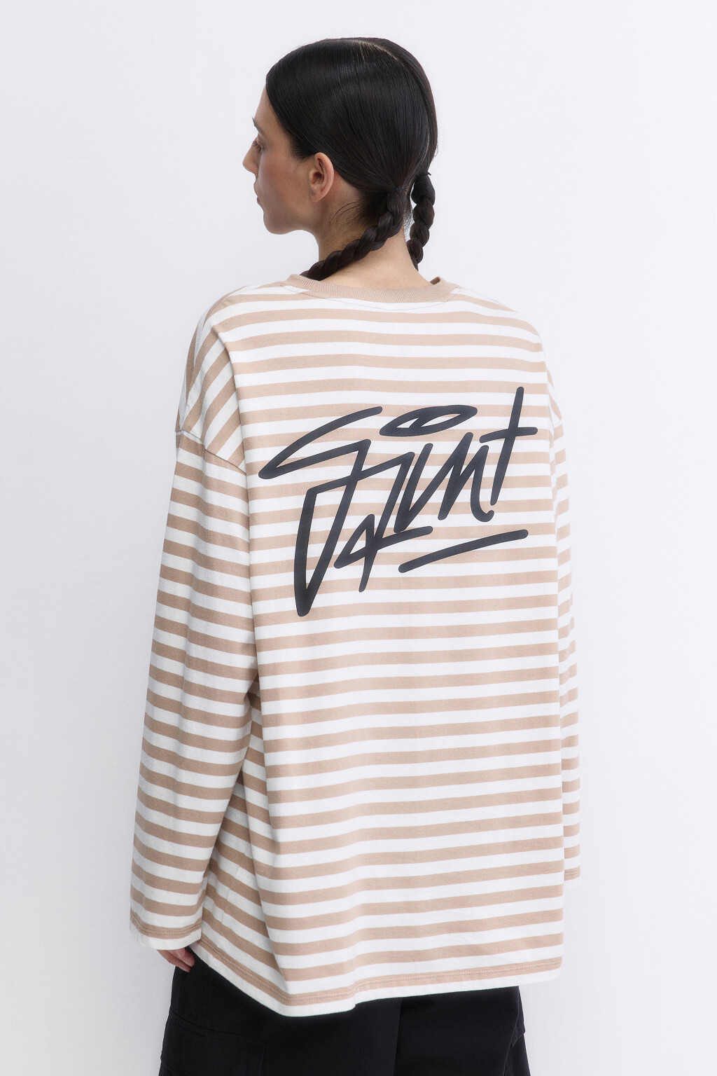Лонгслив oversize в полоску с надписью на спине - цвет бежевый - 4