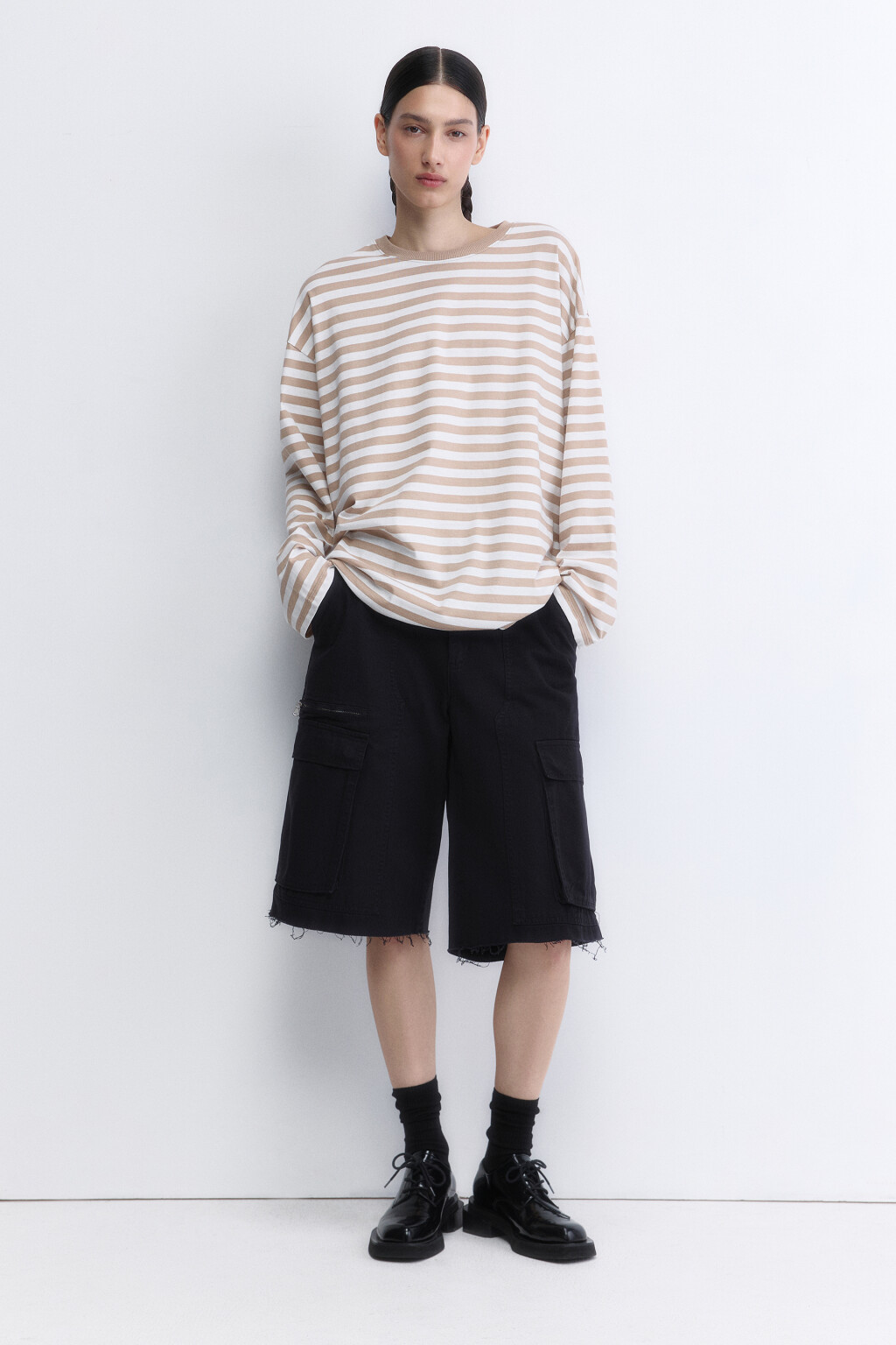 Лонгслив oversize в полоску с надписью на спине - цвет бежевый - 5