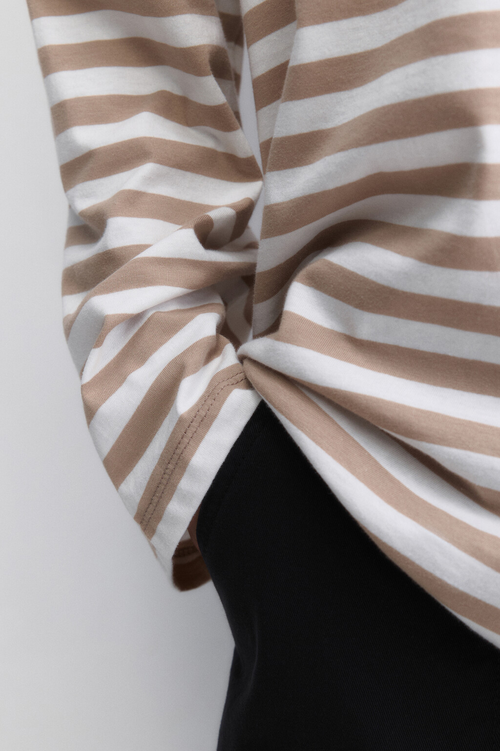 Лонгслив oversize в полоску с надписью на спине - цвет бежевый - 7