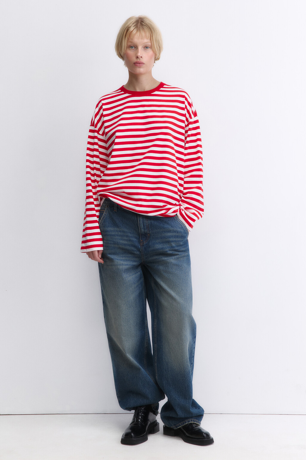 Лонгслив oversize в полоску с надписью на спине - цвет красный - 1