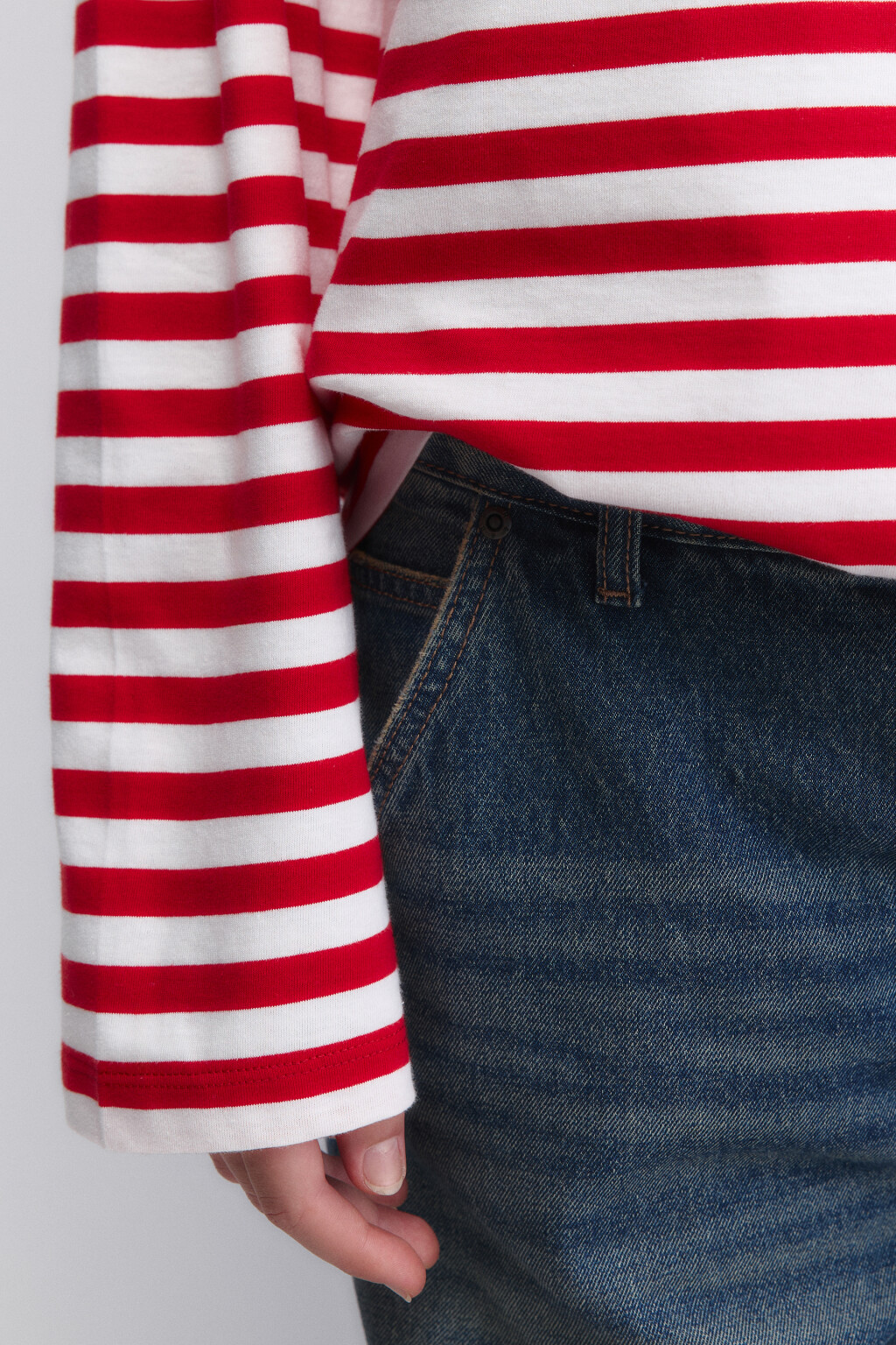 Лонгслив oversize в полоску с надписью на спине - цвет красный - 6