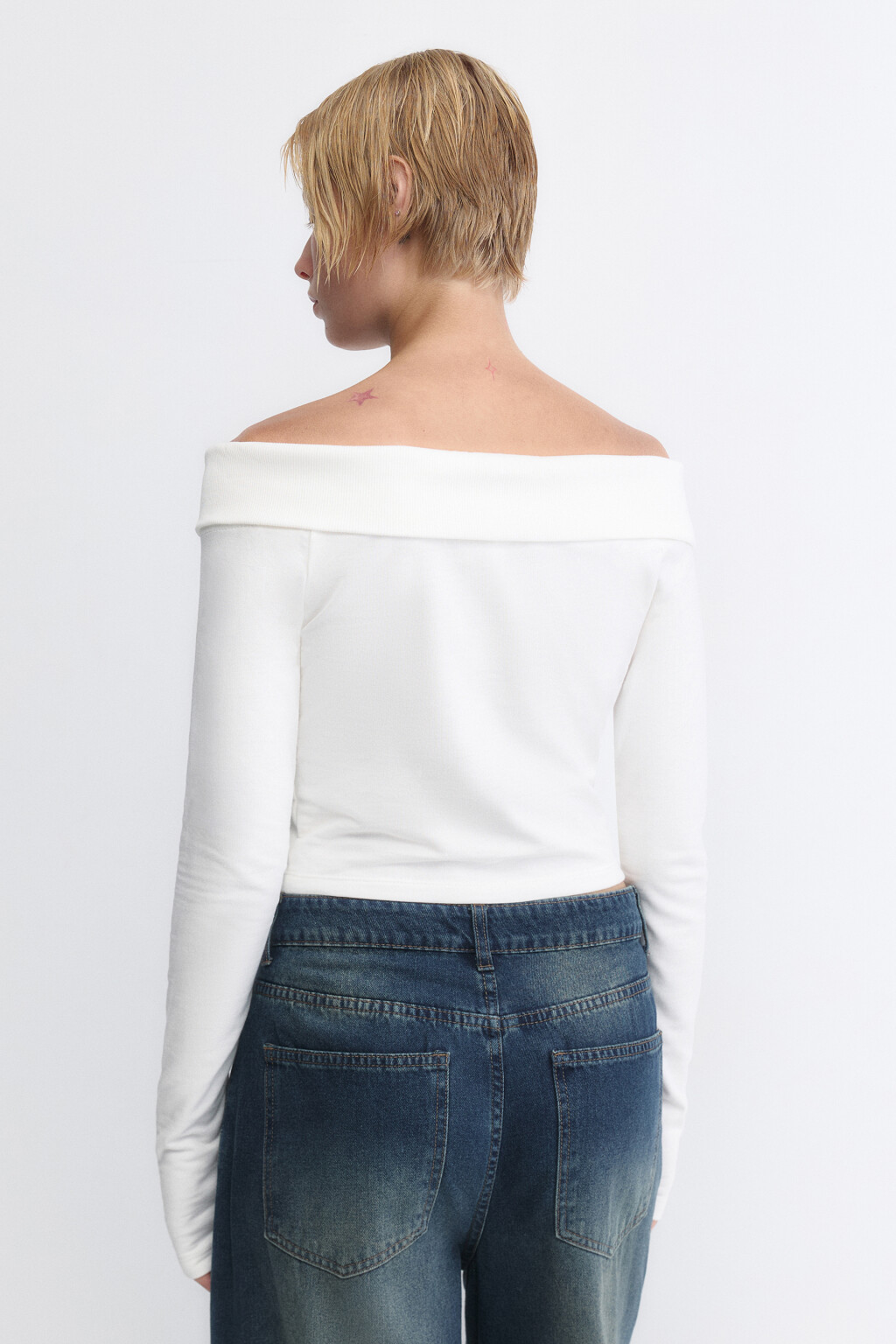 Лонгслив на молнии с открытыми плечами - цвет белый - 4