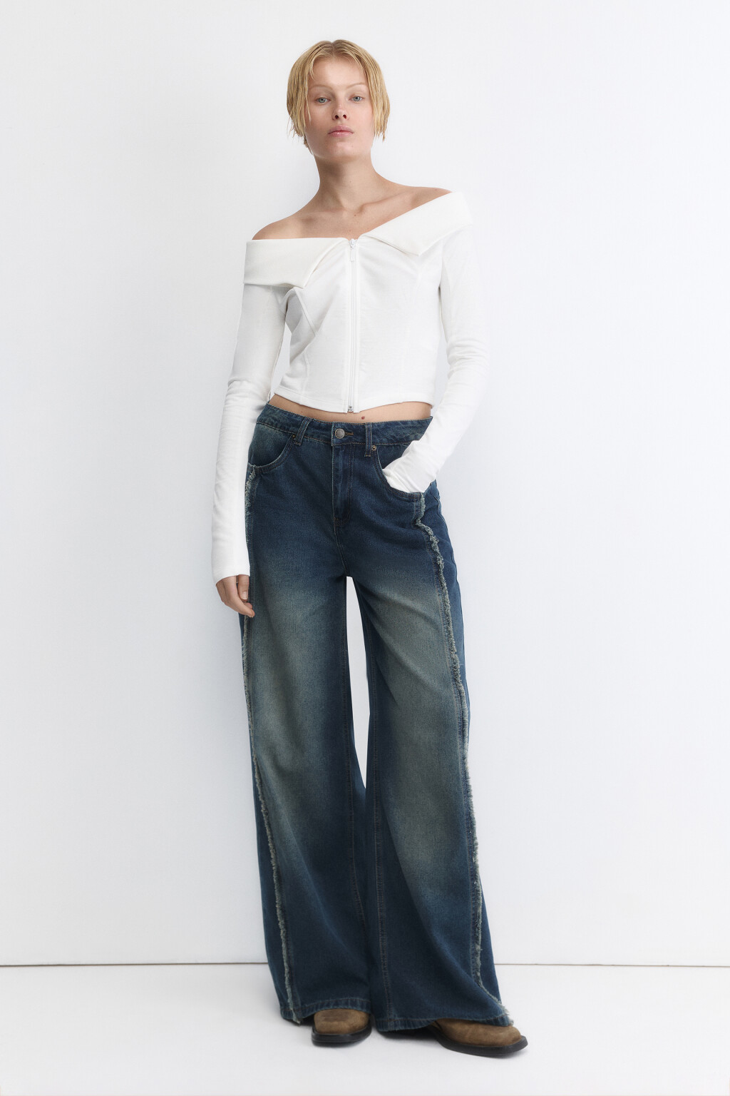 Лонгслив на молнии с открытыми плечами - цвет белый - 5