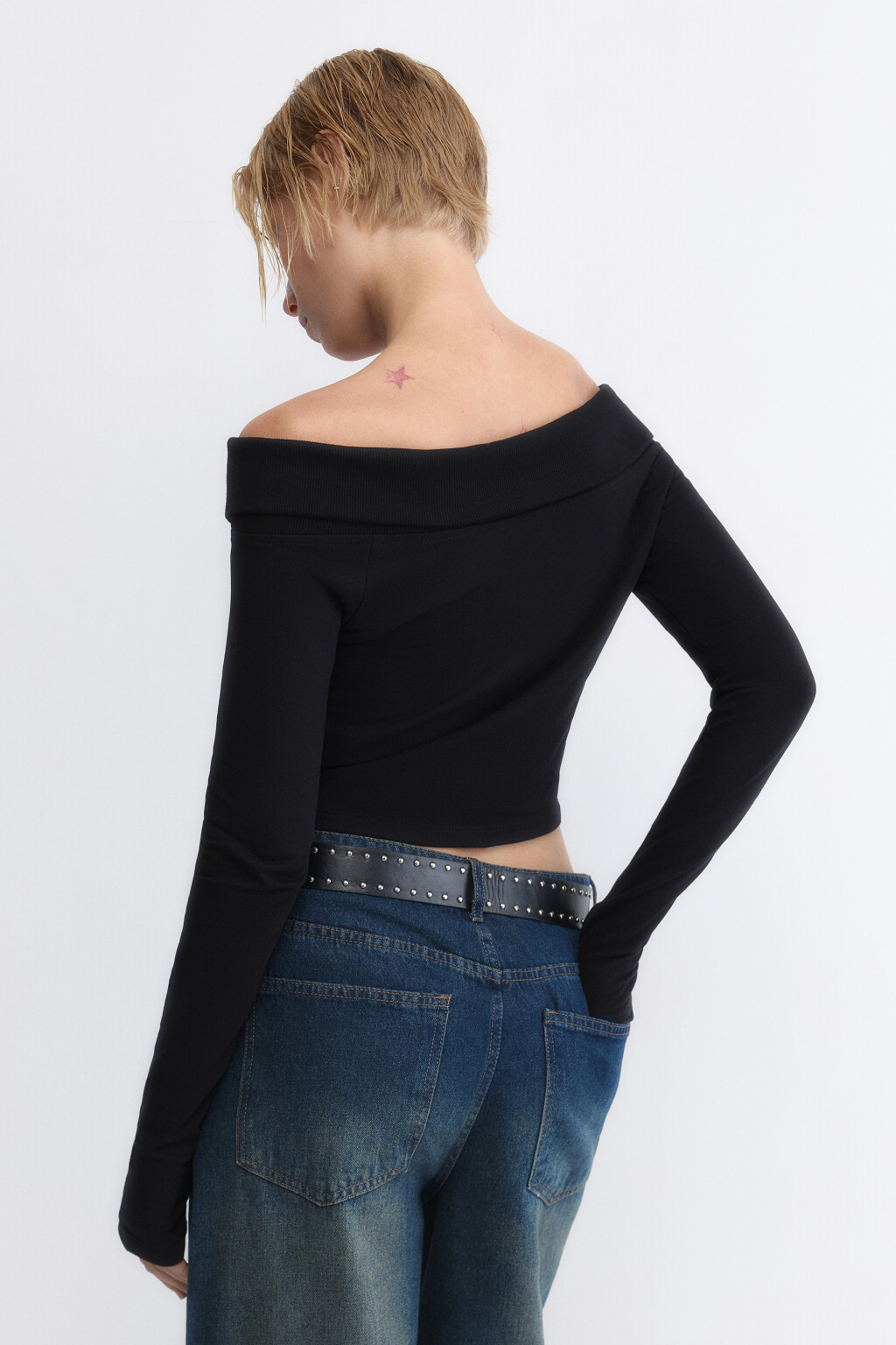 Лонгслив на молнии с открытыми плечами - цвет черный - 4