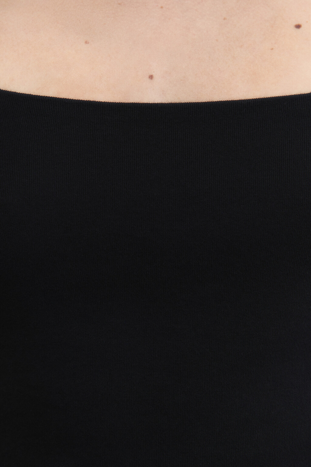 Лонгслив укороченный с вырезом-каре - цвет черный - 6