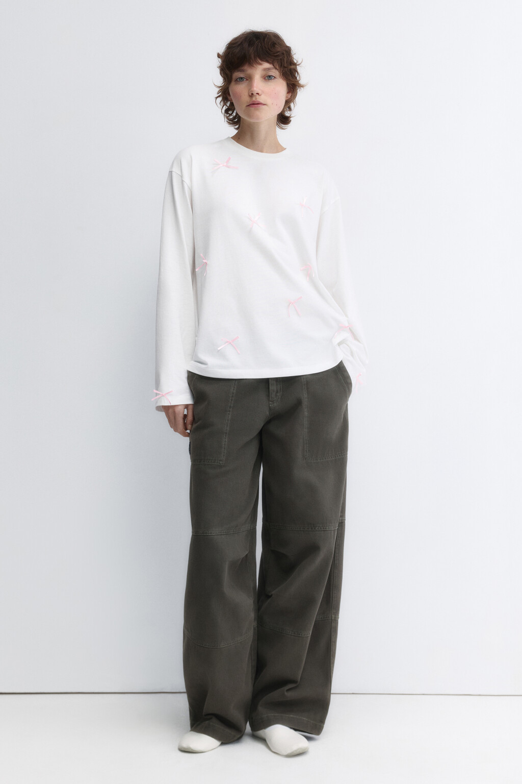 Лонгслив хлопковый свободный с бантиками - цвет белый - 5