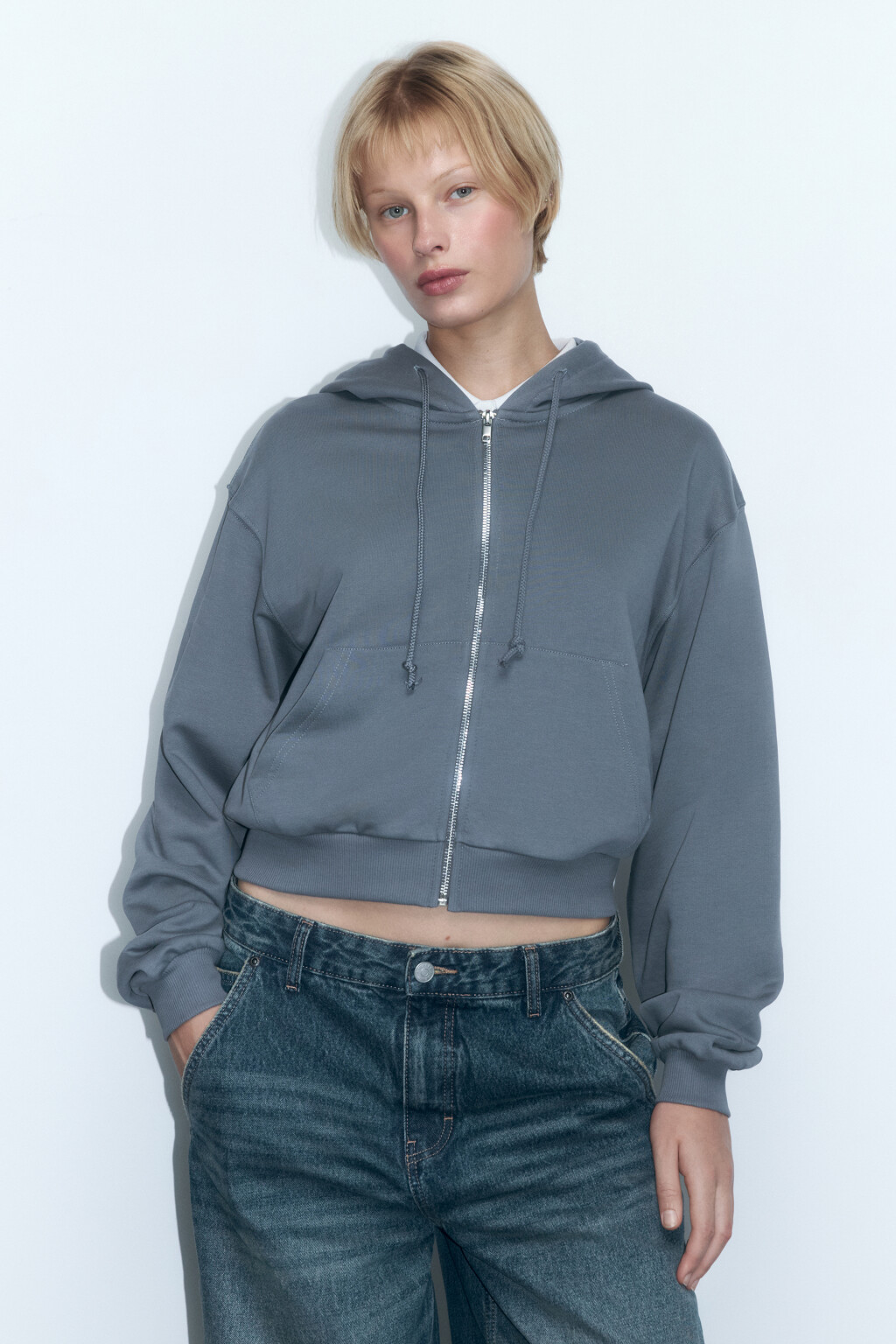 Худи-зипка укороченная с капюшоном - цвет серый - 2