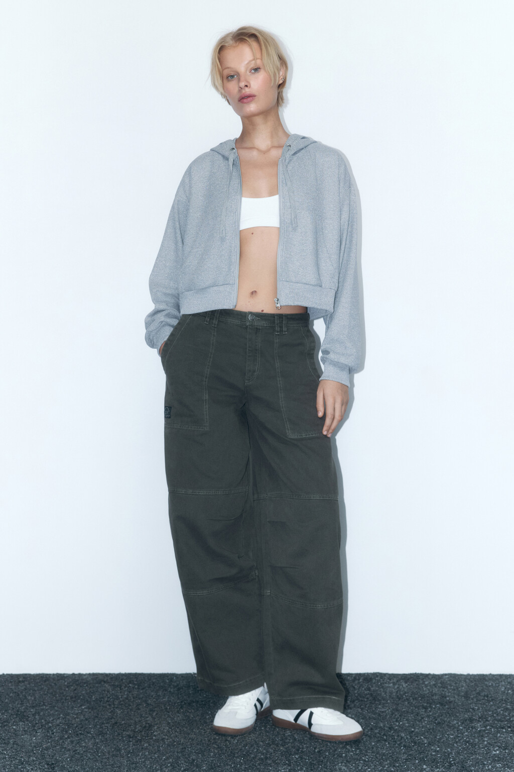 Худи-зипка укороченная с капюшоном - цвет серый - 2