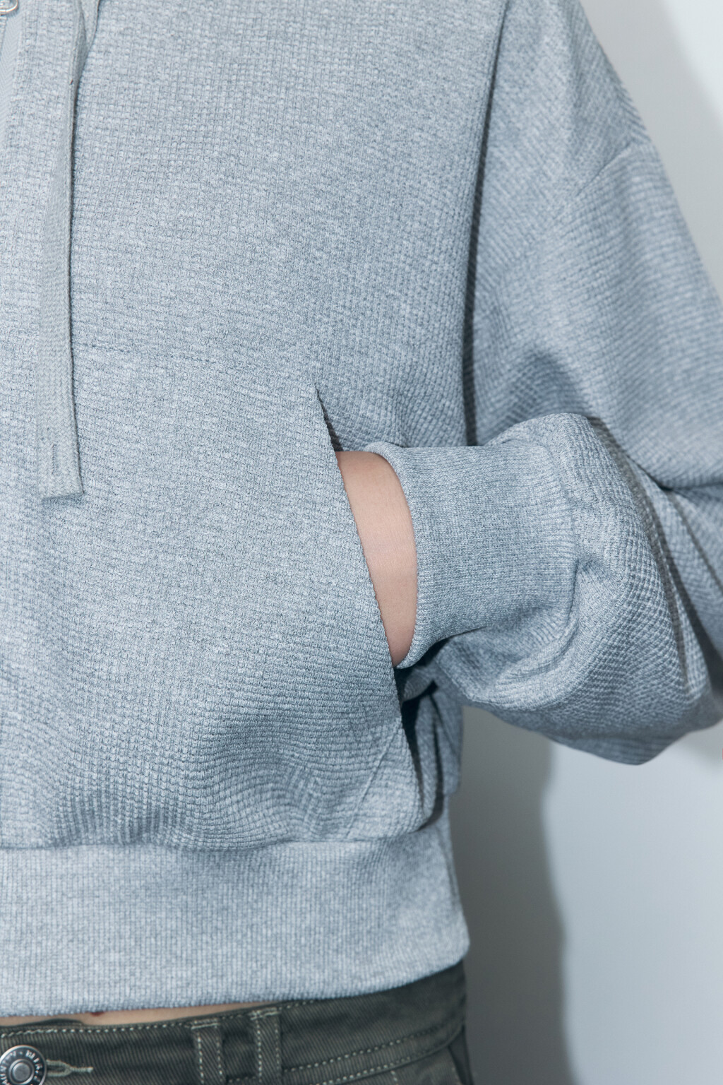 Худи-зипка укороченная с капюшоном - цвет серый - 7