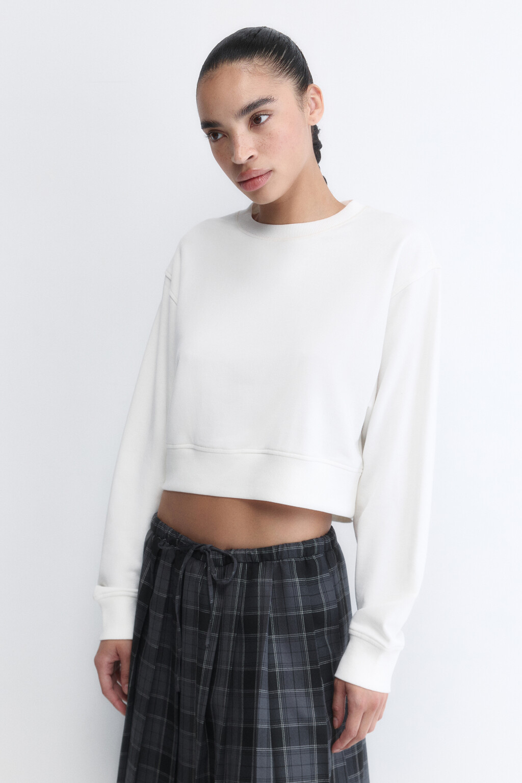 Свитшот укороченный базовый из футера - цвет молочный - 3