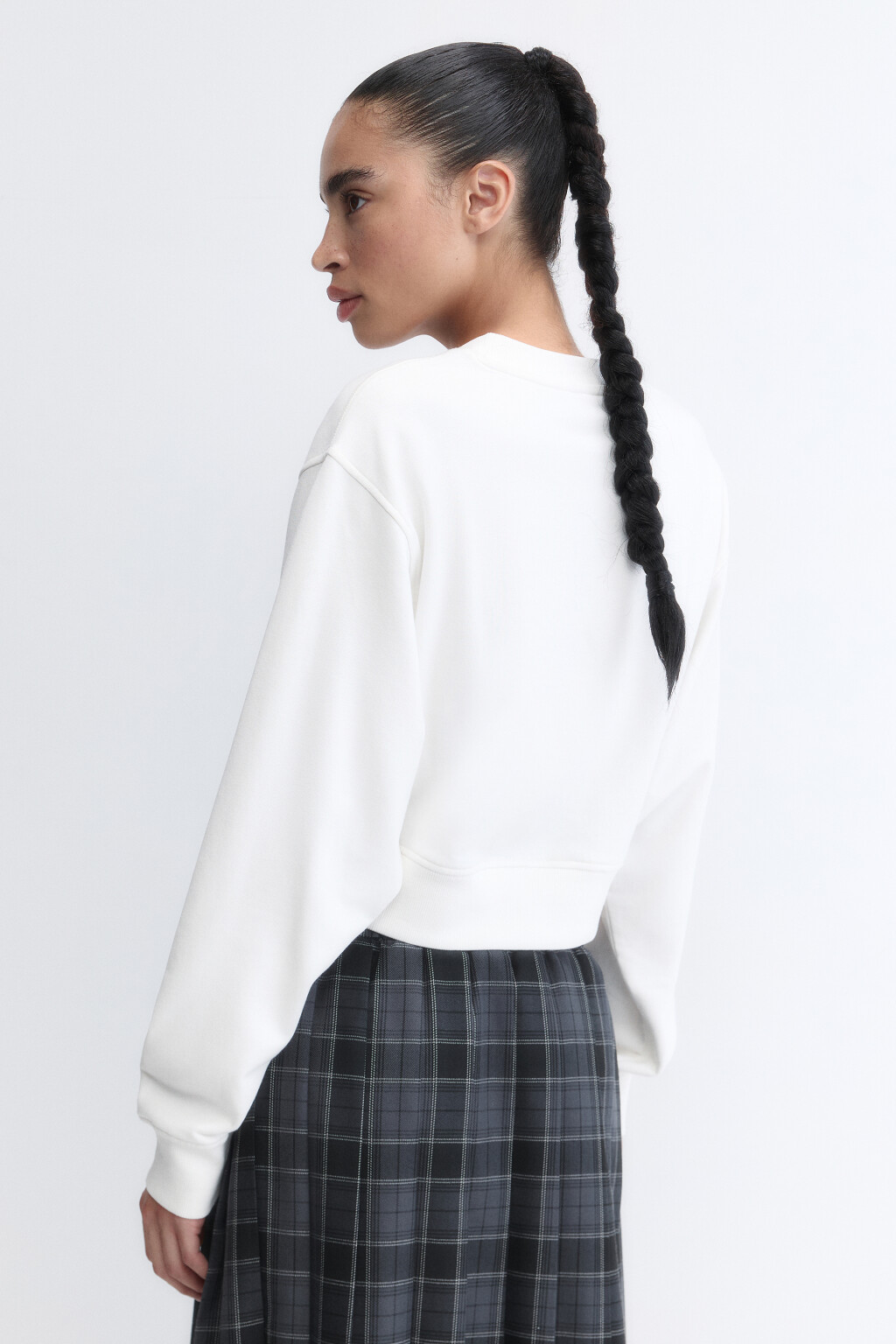 Свитшот укороченный базовый из футера - цвет молочный - 4