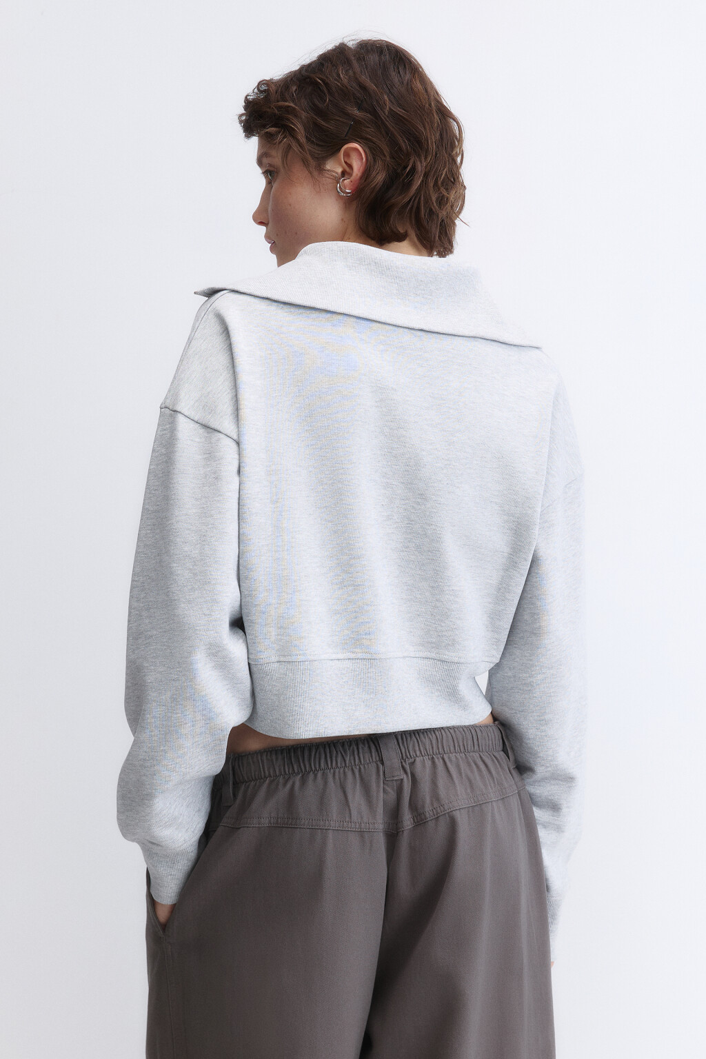 Свитшот укороченный с воротником на молнии - цвет серый - 4