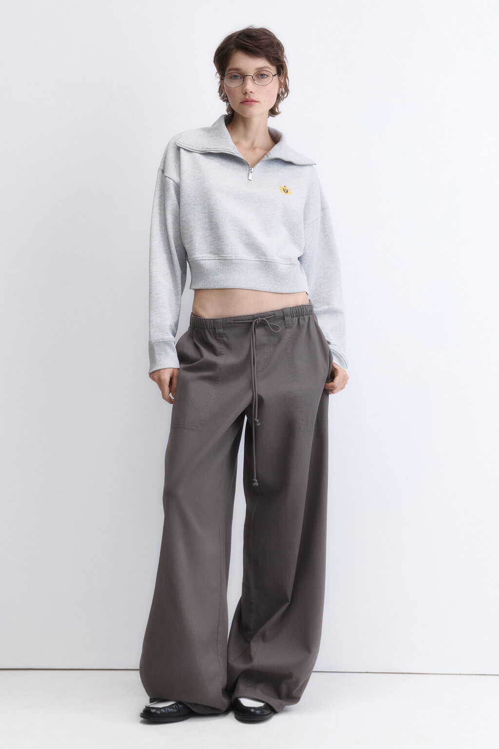 Свитшот укороченный с воротником на молнии - цвет серый - 5