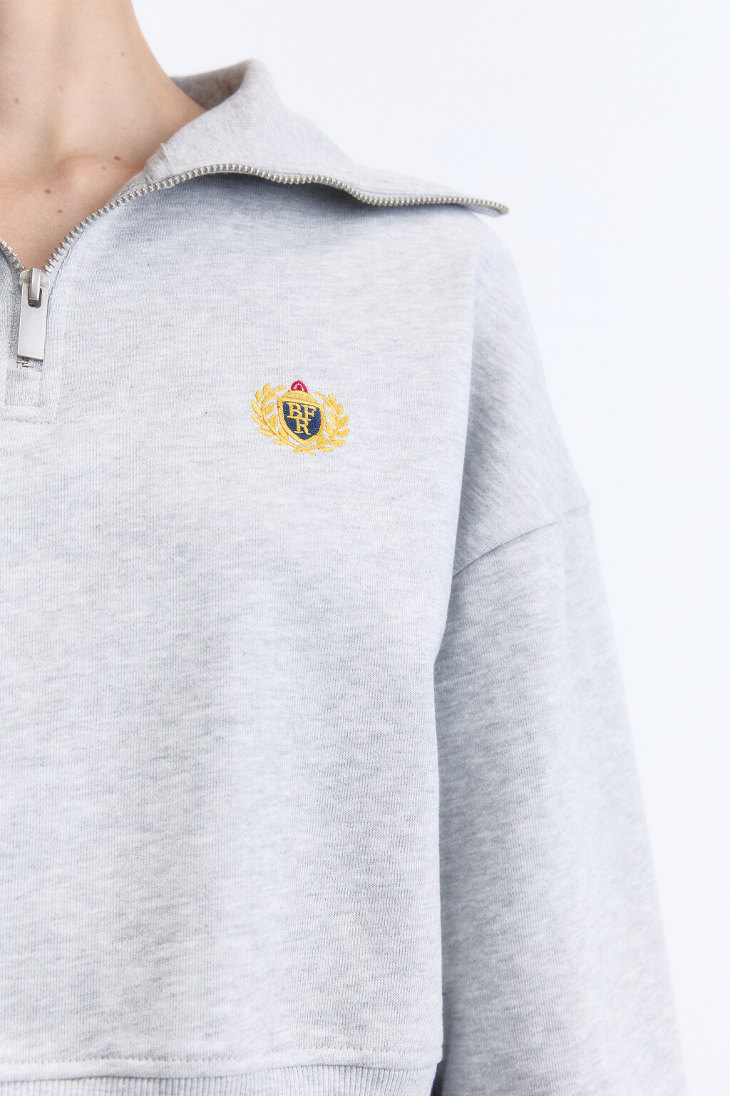 Свитшот укороченный с воротником на молнии - цвет серый - 7