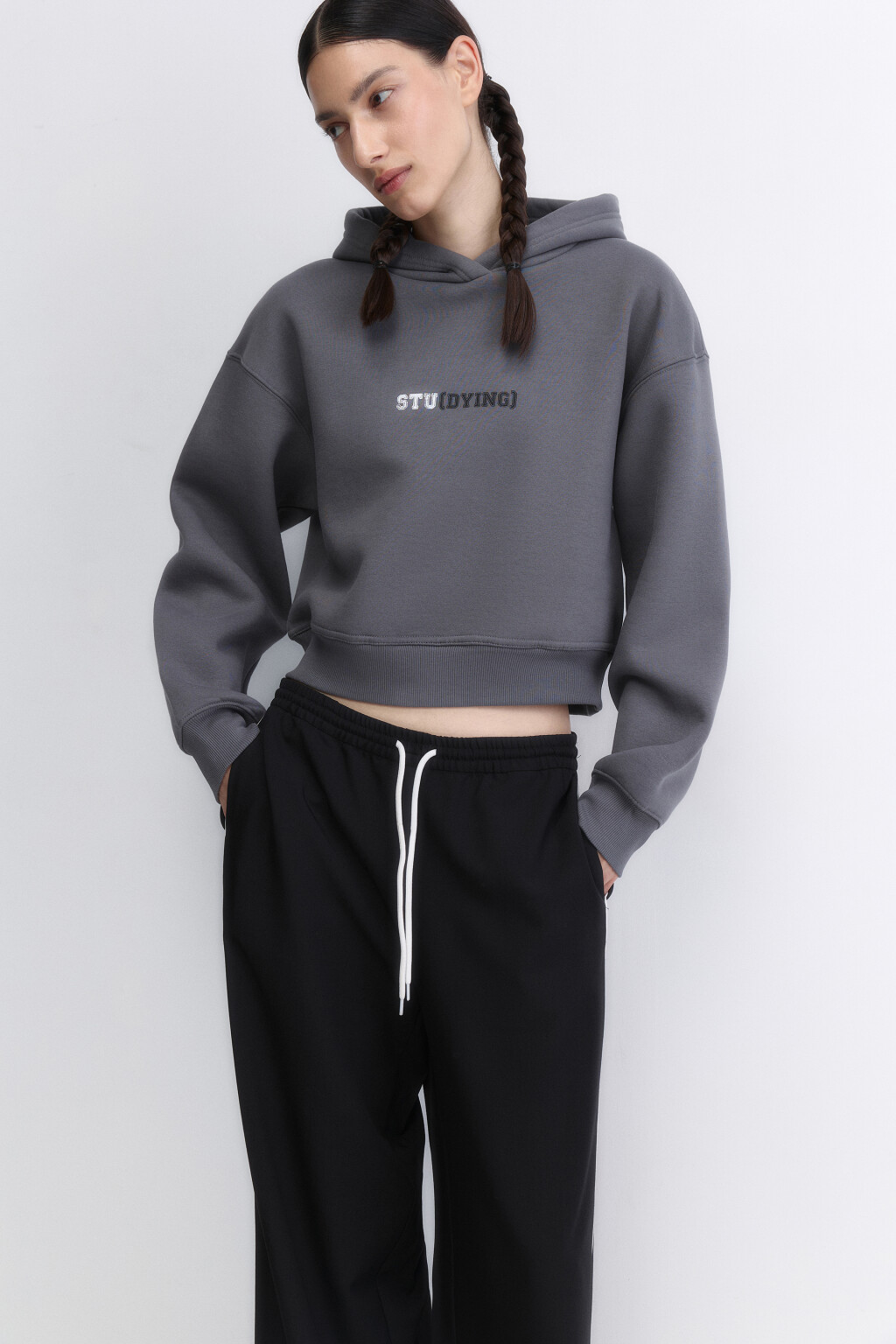 Худи укороченная с капюшоном и принтом - цвет серый - 1