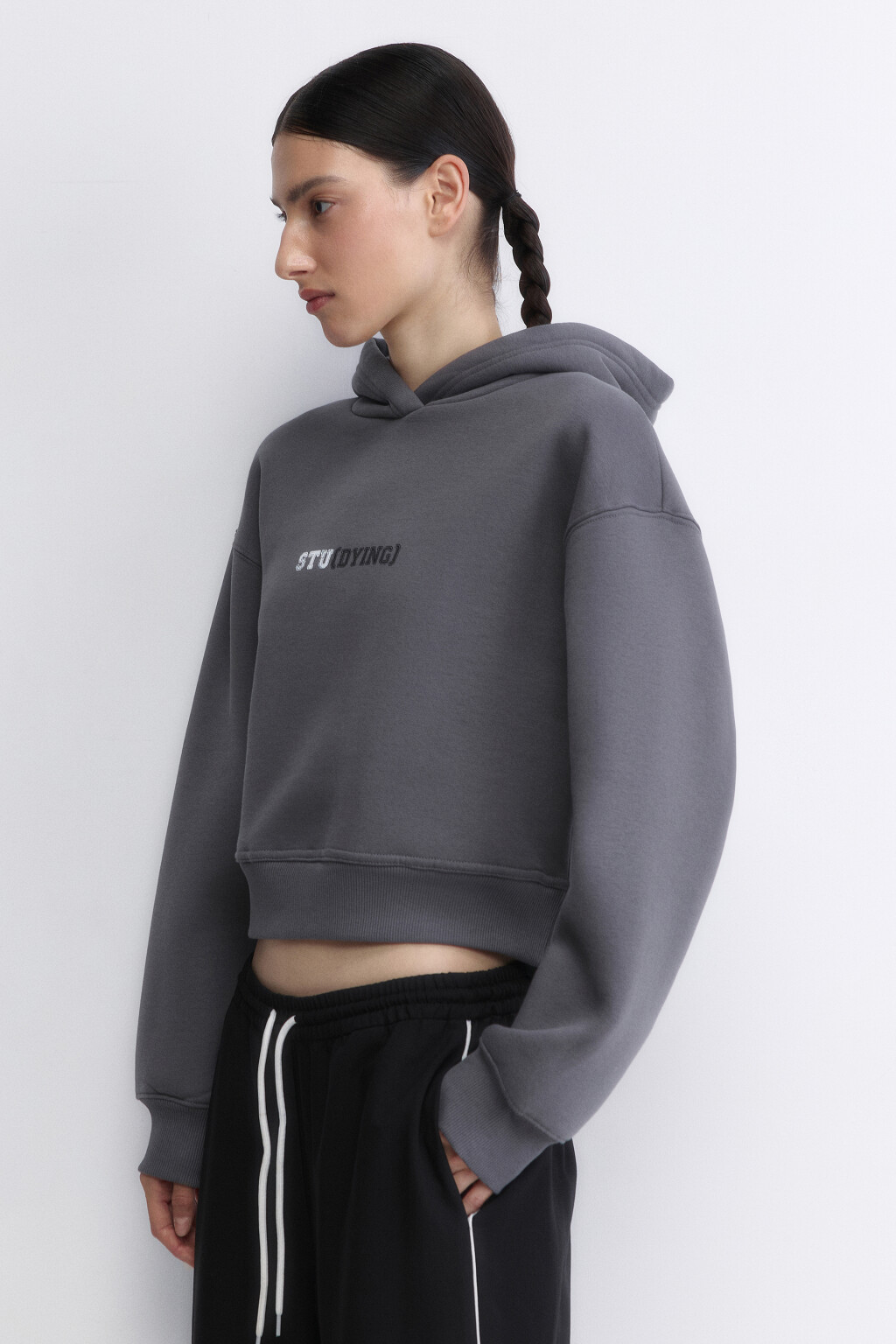 Худи укороченная с капюшоном и принтом - цвет серый - 3